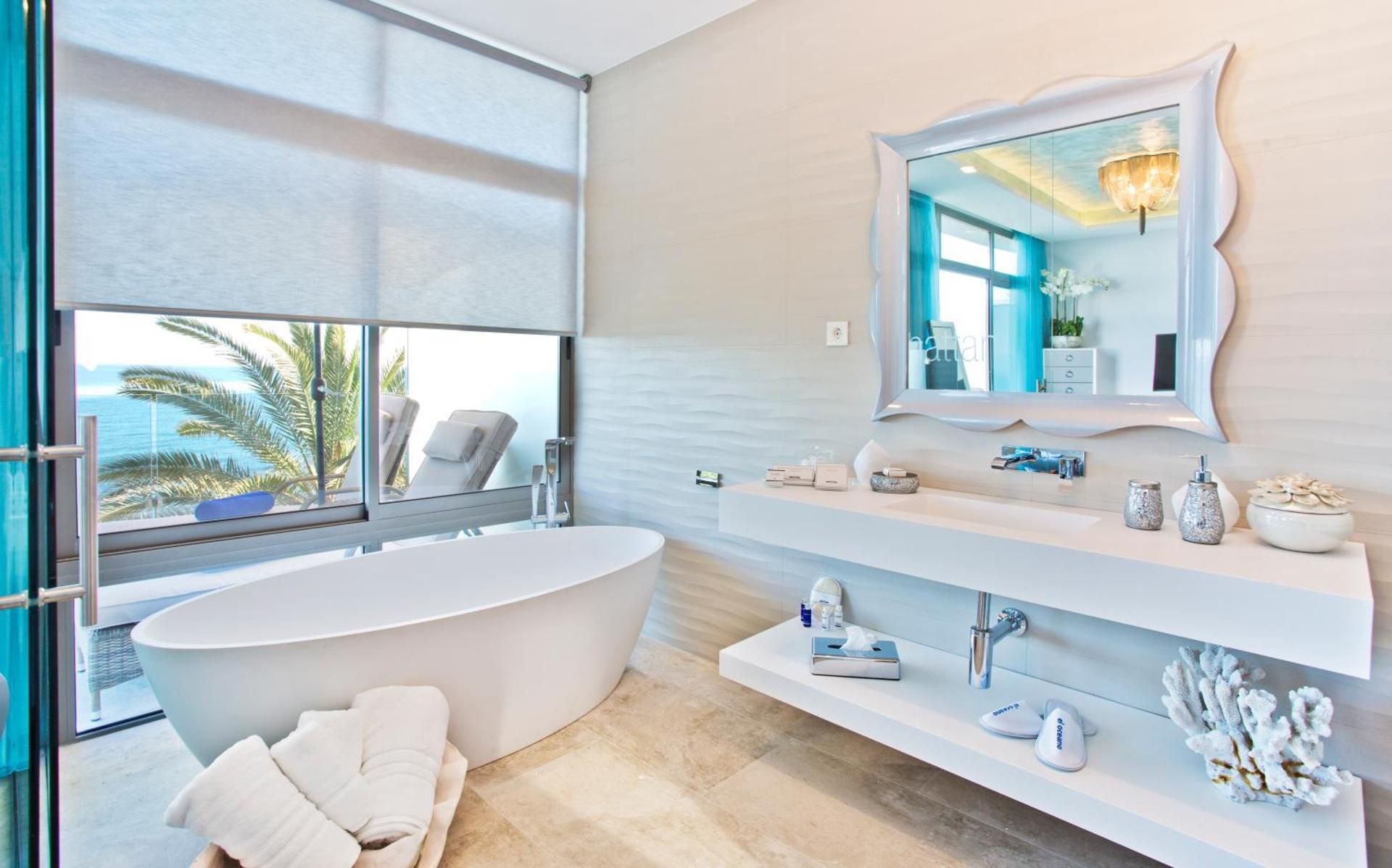 Deluxe Suite with Sea View