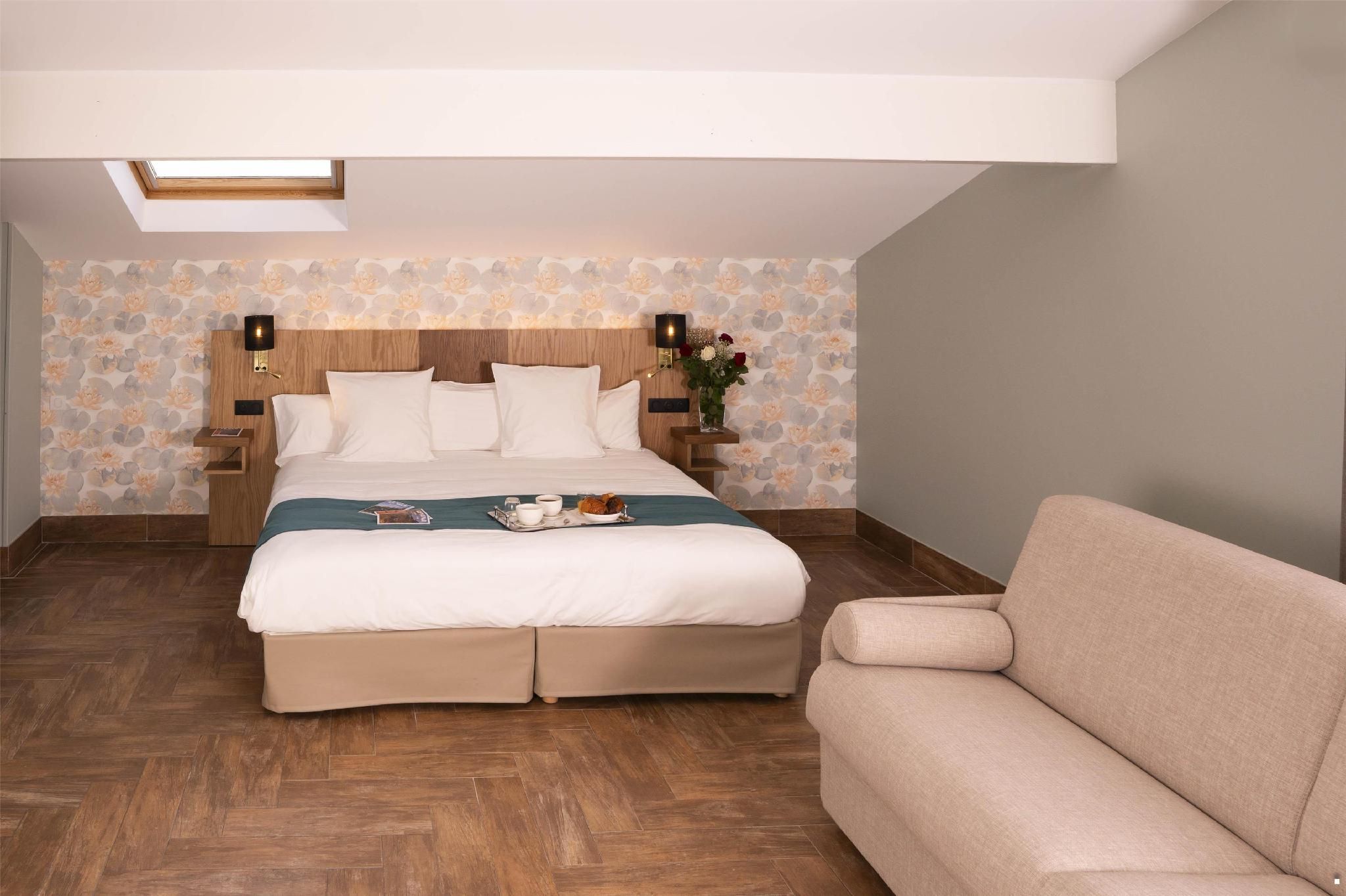 1 King Bed, Non-Smoking, Junior Suite, Sofabed, Courtesy Tray, Espresso Machine