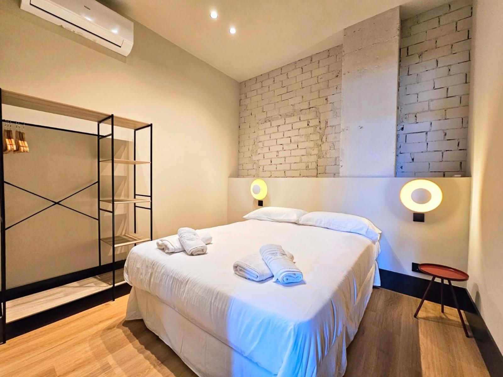 Deluxe One-Bedroom Apartment