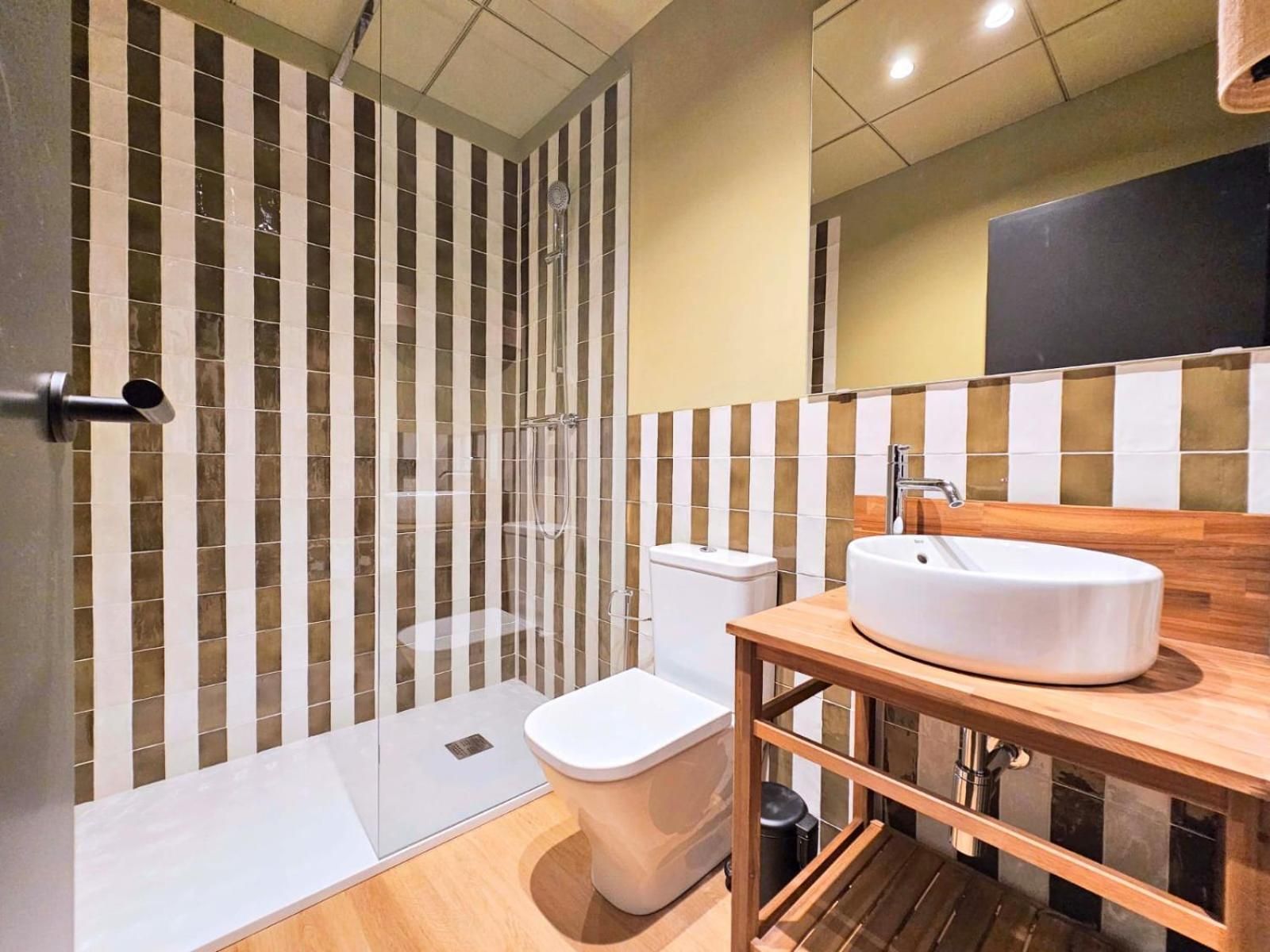 Deluxe One-Bedroom Apartment
