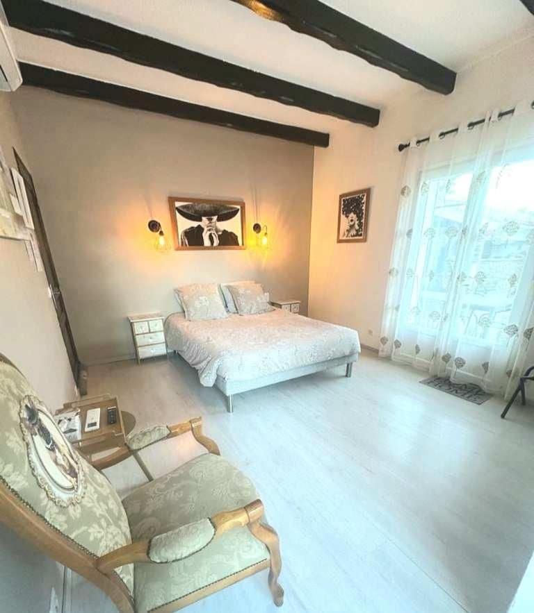 Deluxe Double Room (2 Adults + 1 Child)
