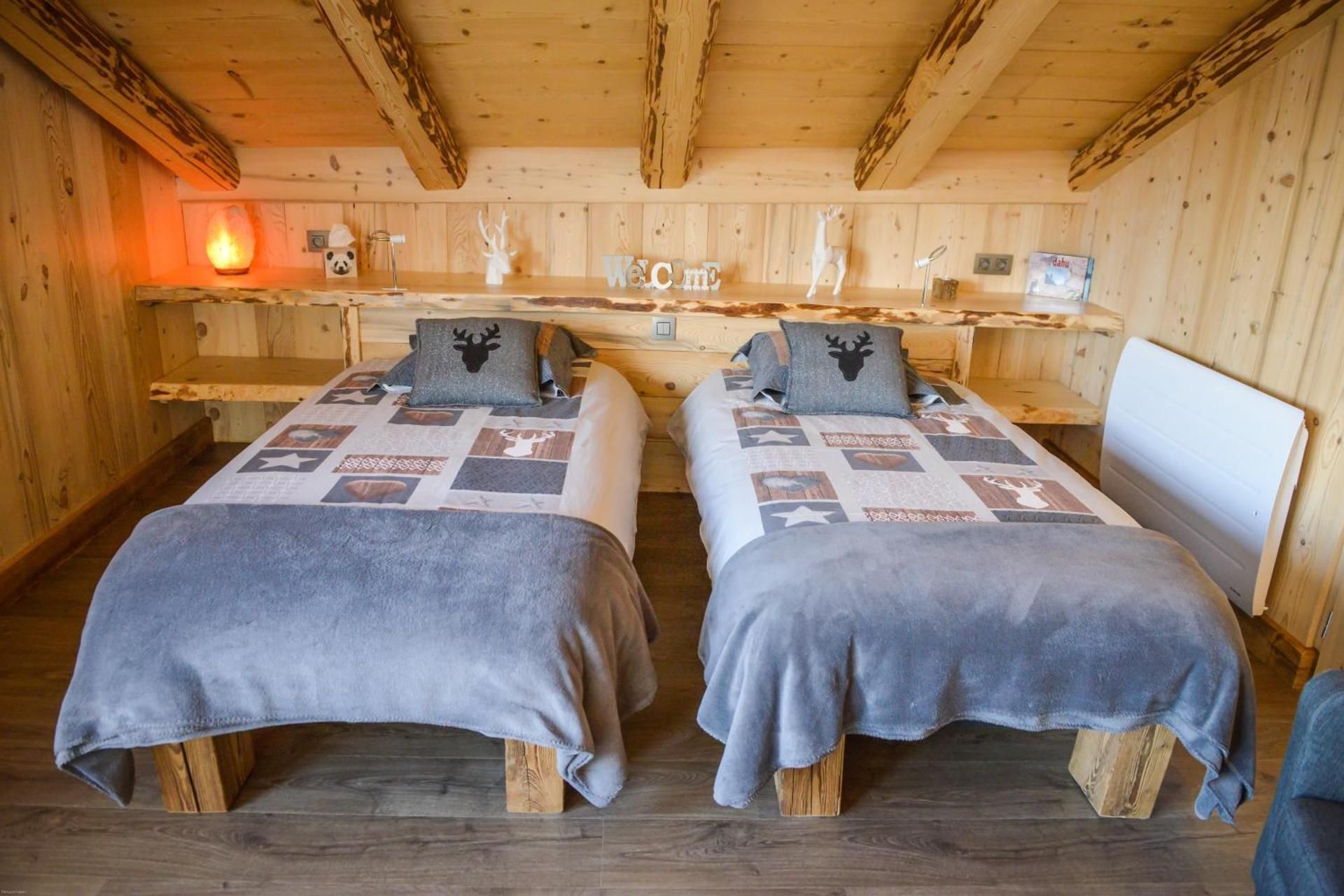 Double or Twin Room with Mountain View