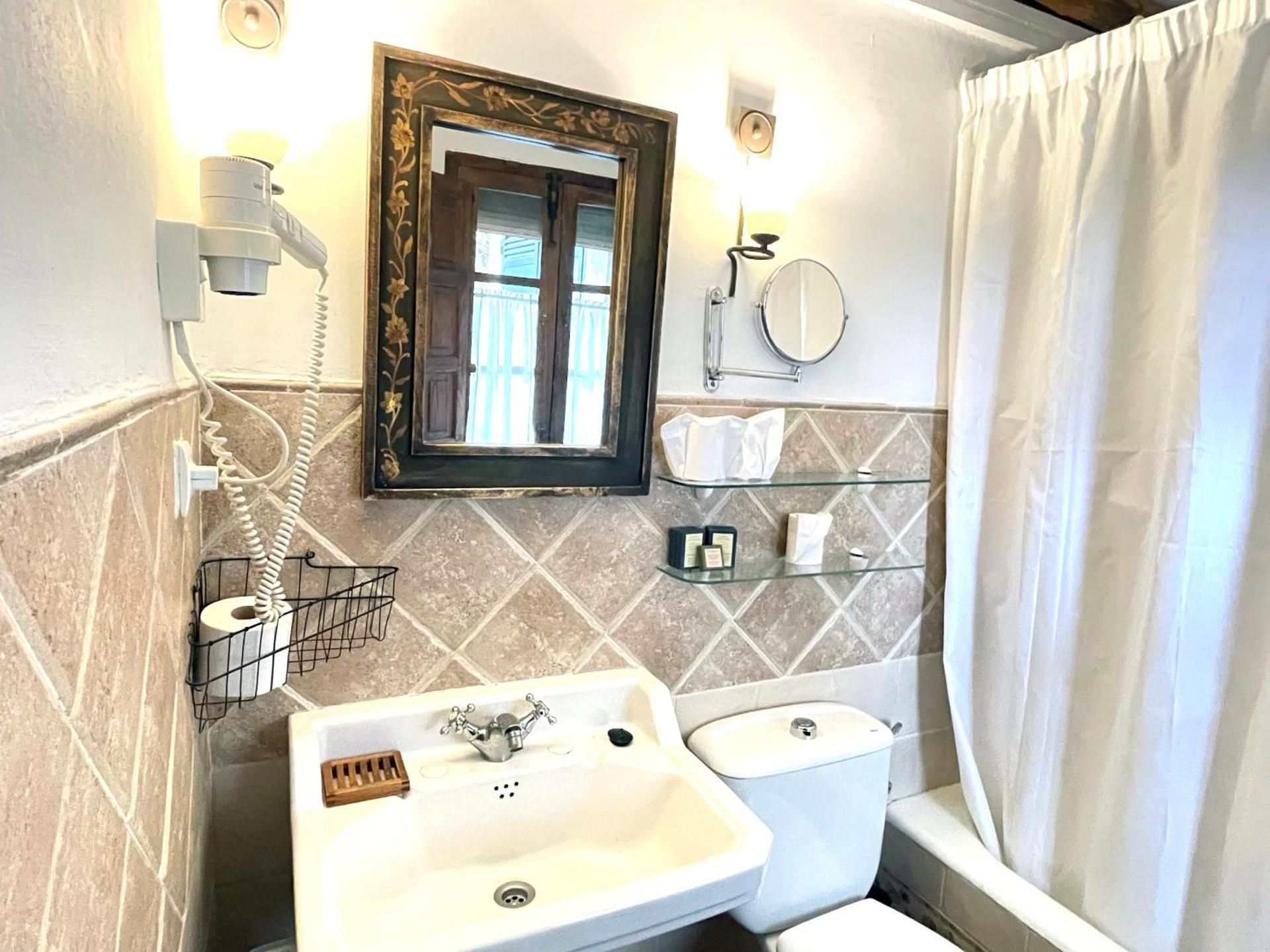 One-Bedroom Apartment (2 Adults + 2 Children)