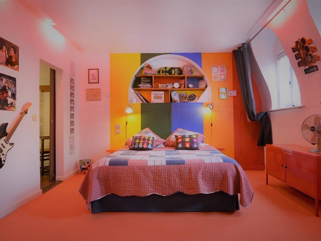 Suite-Marty McFly-Comfort-Ensuite with Shower-Street View