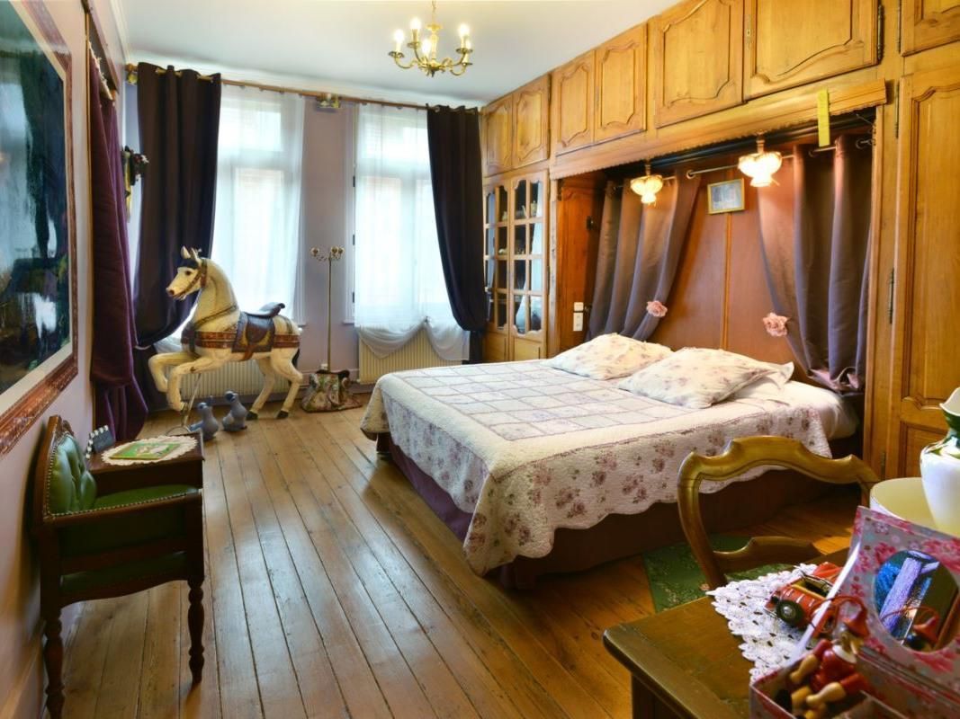 Suite-Ensuite with Shower-Street View-Mary Poppins