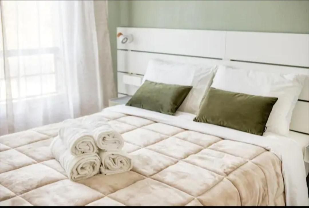 Deluxe One-Bedroom Apartment