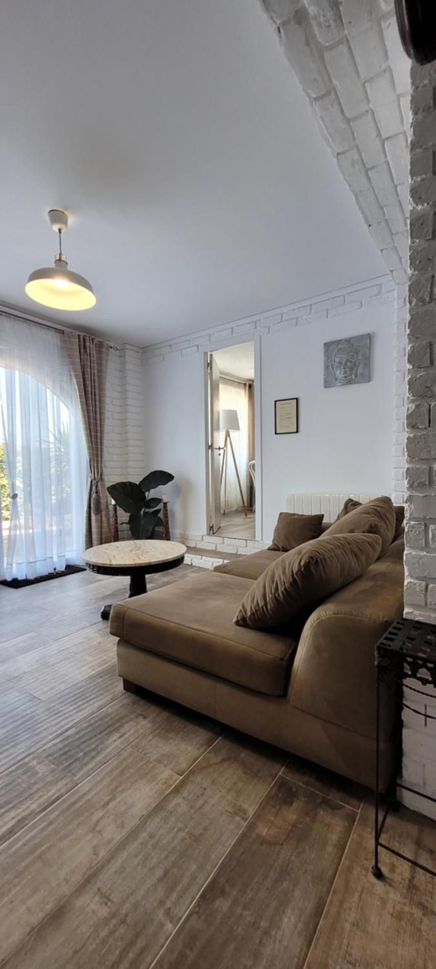 Apartment with Mountain View