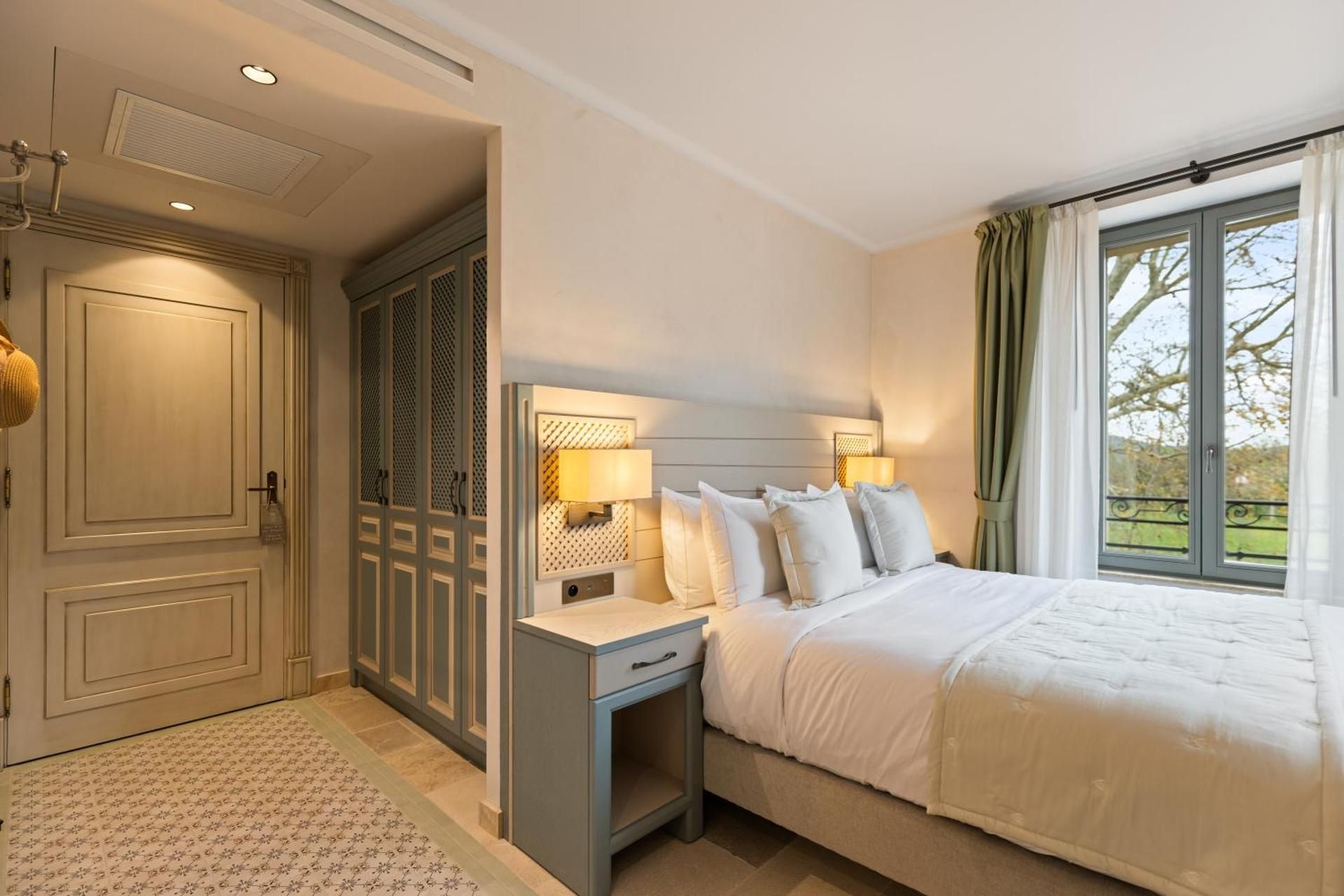 Superior Queen Room