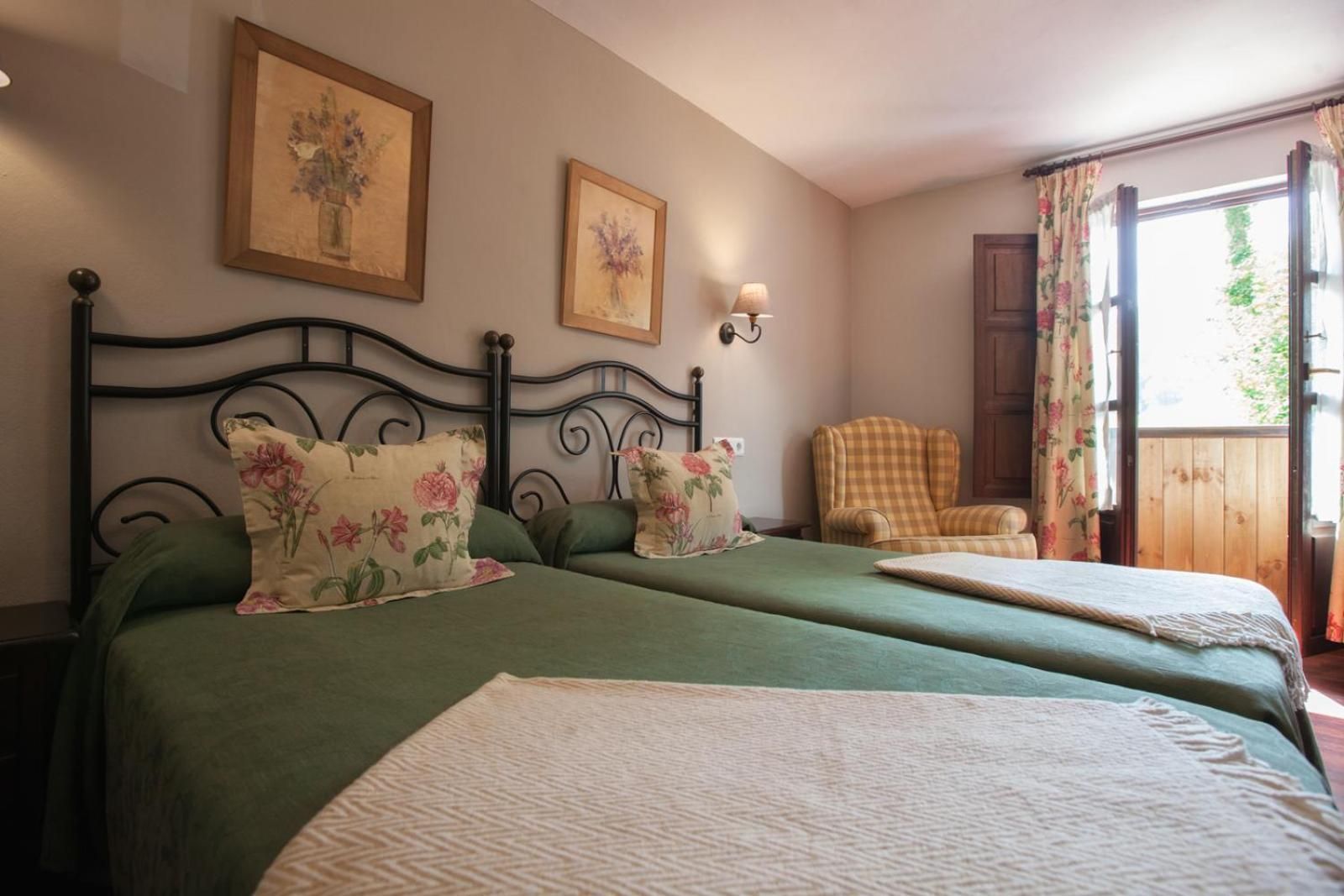 Triple Room with Mountain View