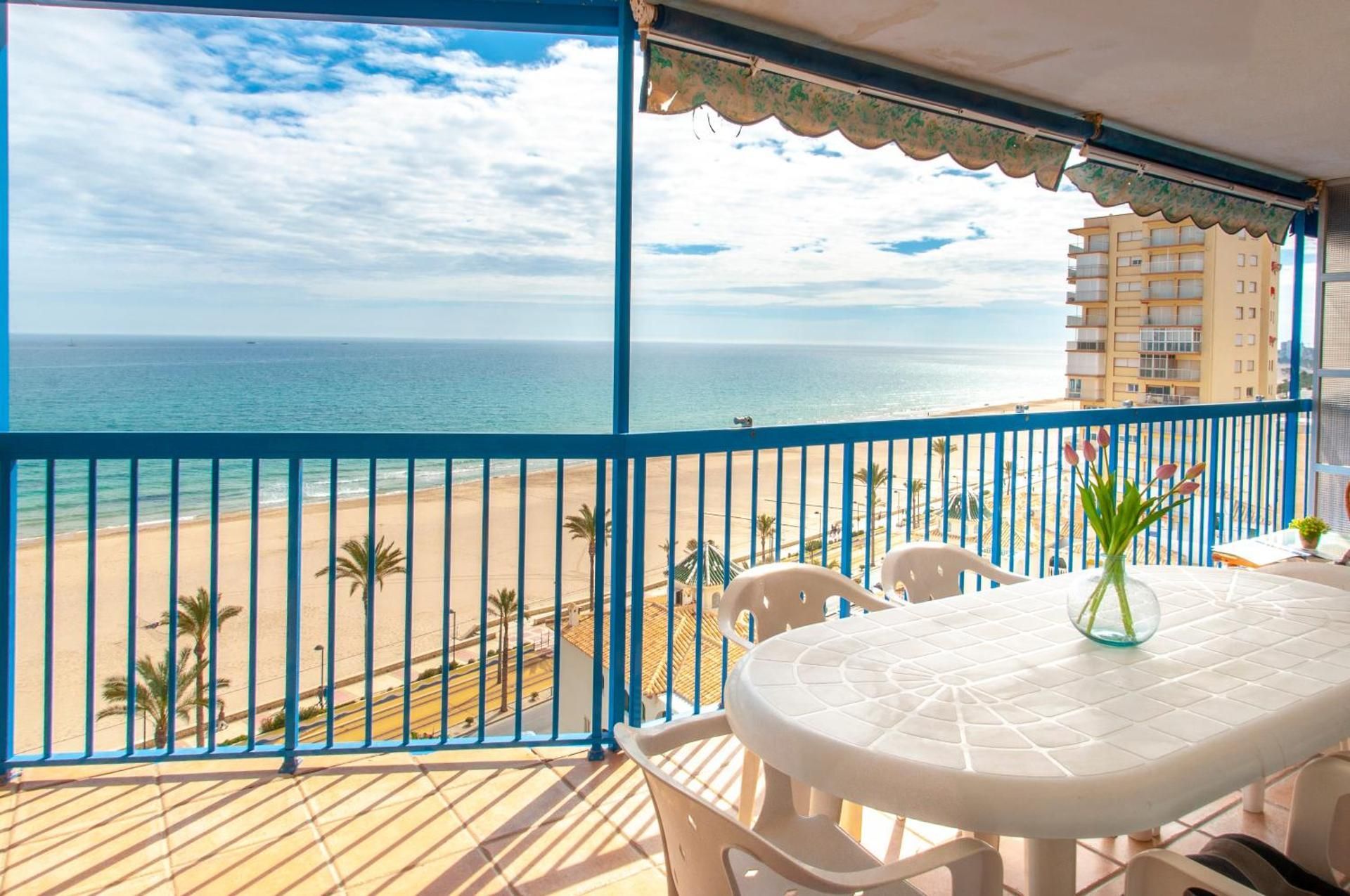 Apartment with Terrace and Sea View