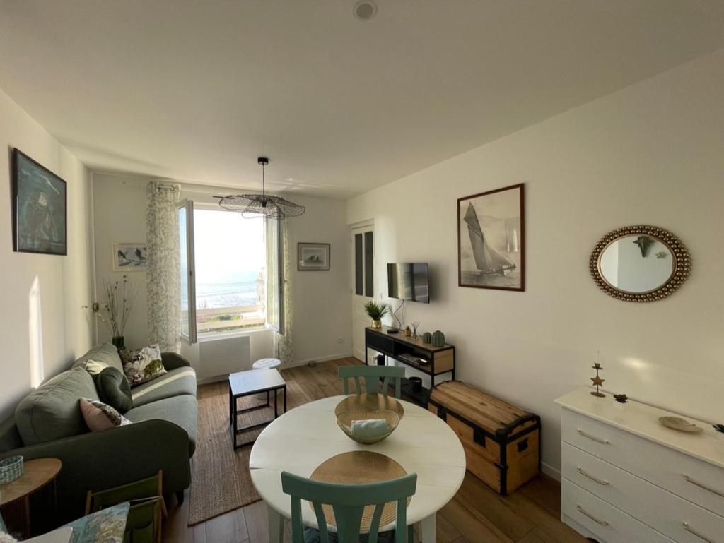 One-Bedroom Apartment with Sea View