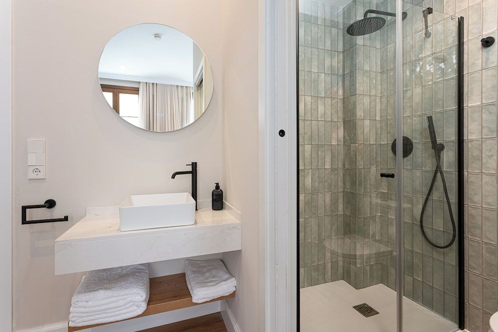 Art Experience H. Boutique Deluxe Double Room, Balcony, City View 8