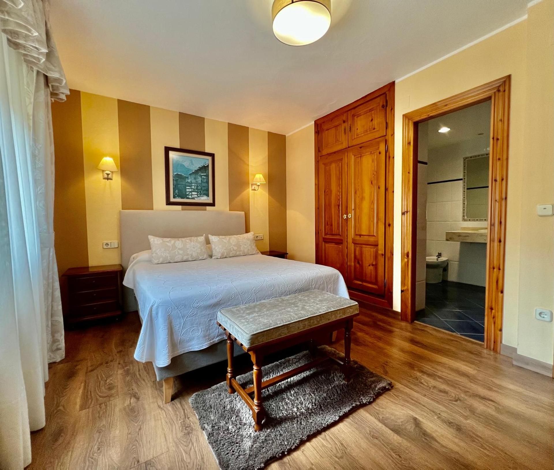 Standard Queen Room
