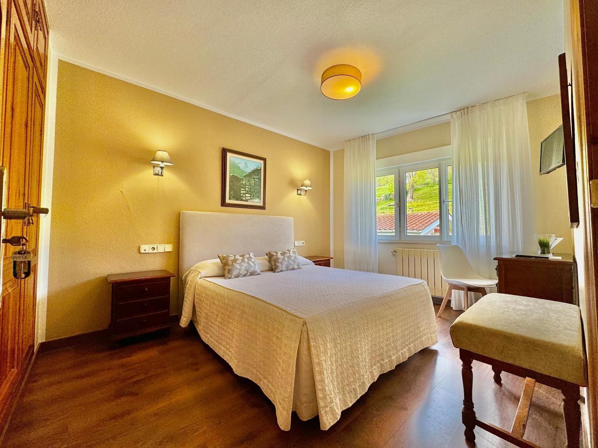Standard Queen Room