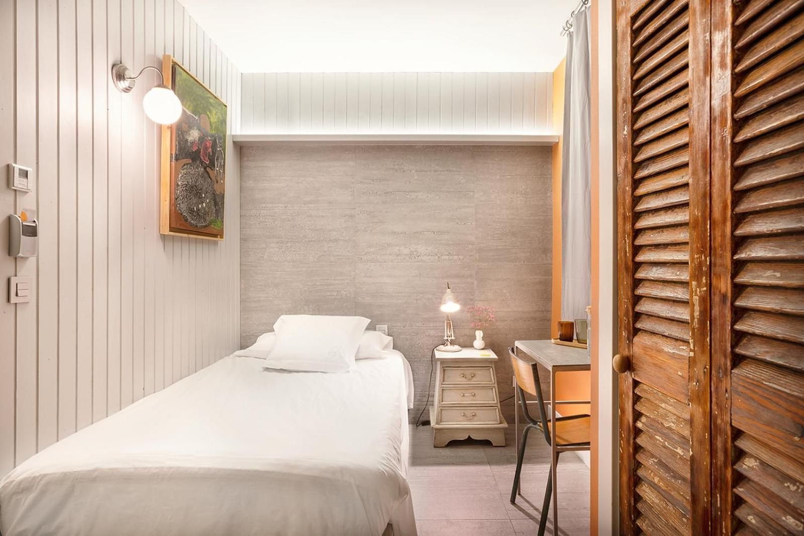 Single Room - Interior