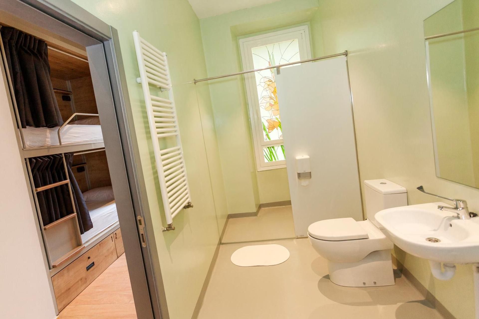 6-Bed Room with Private Bathroom