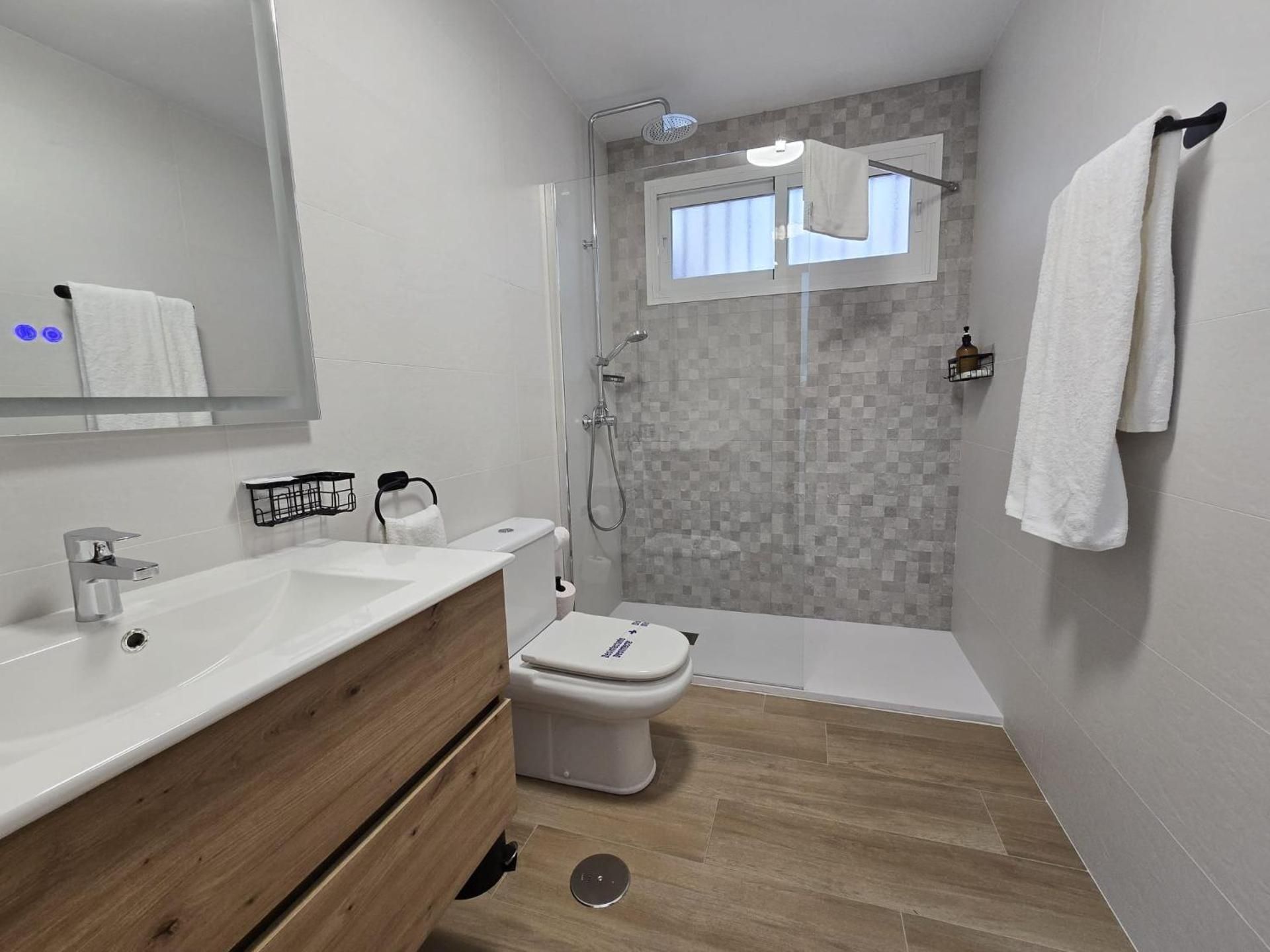 One-Bedroom Apartment with Twin Room
