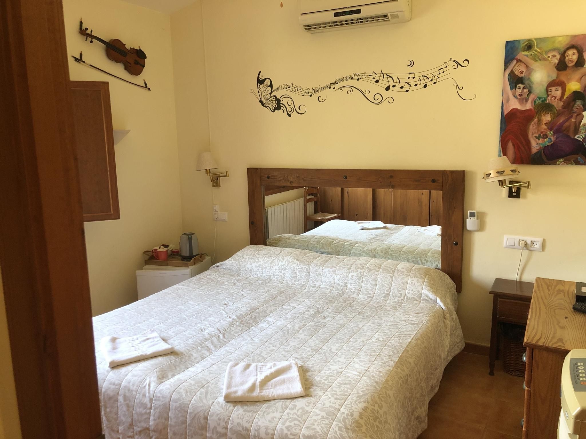 Family room-Deluxe-Ensuite with Shower