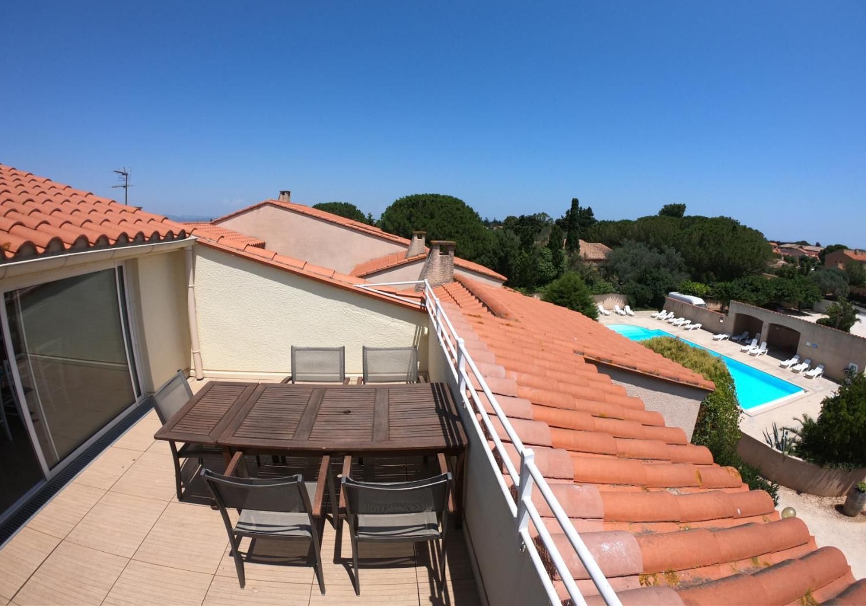 Apartment with Pool View, bed linen included