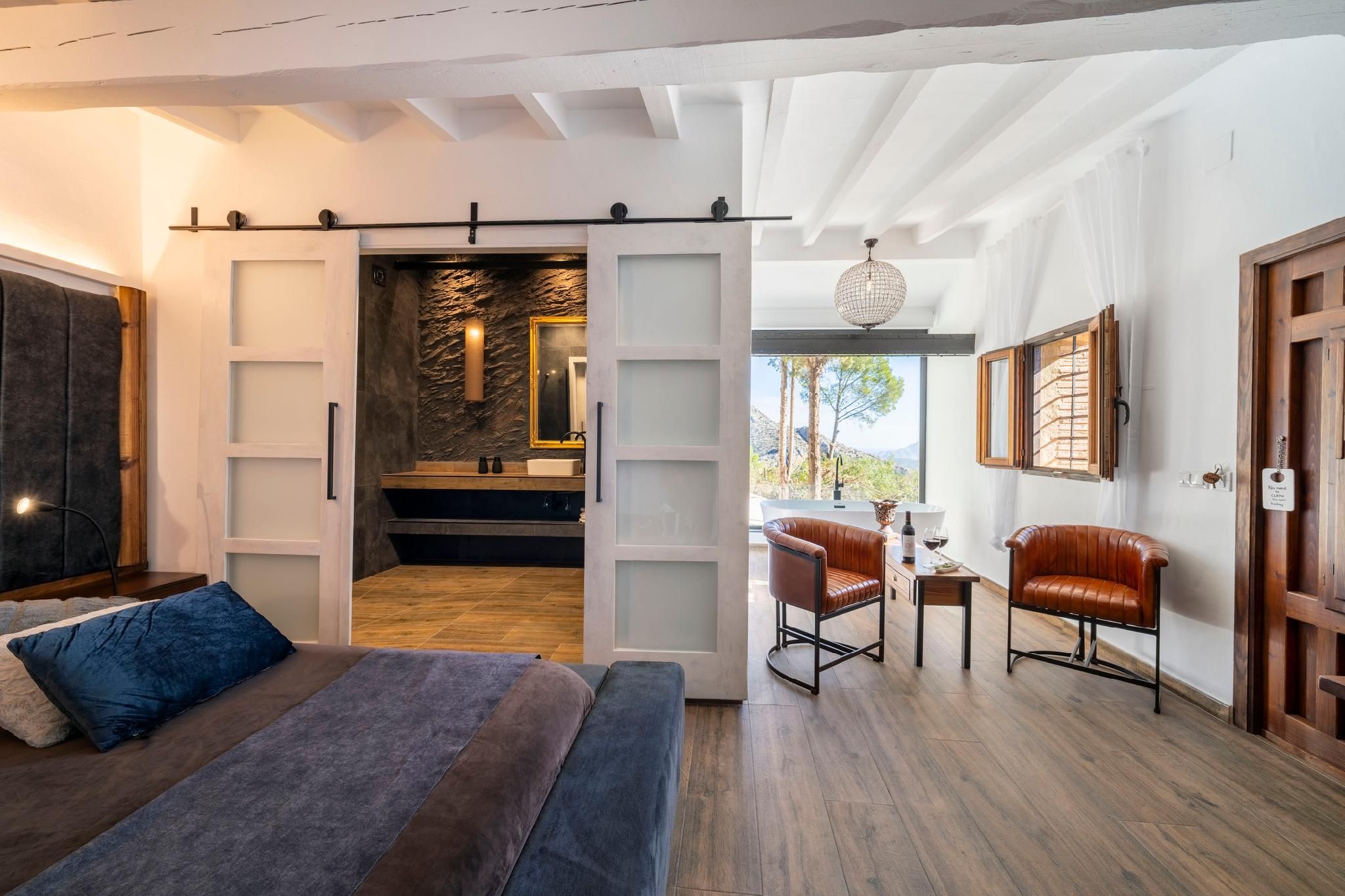 Club King Bed