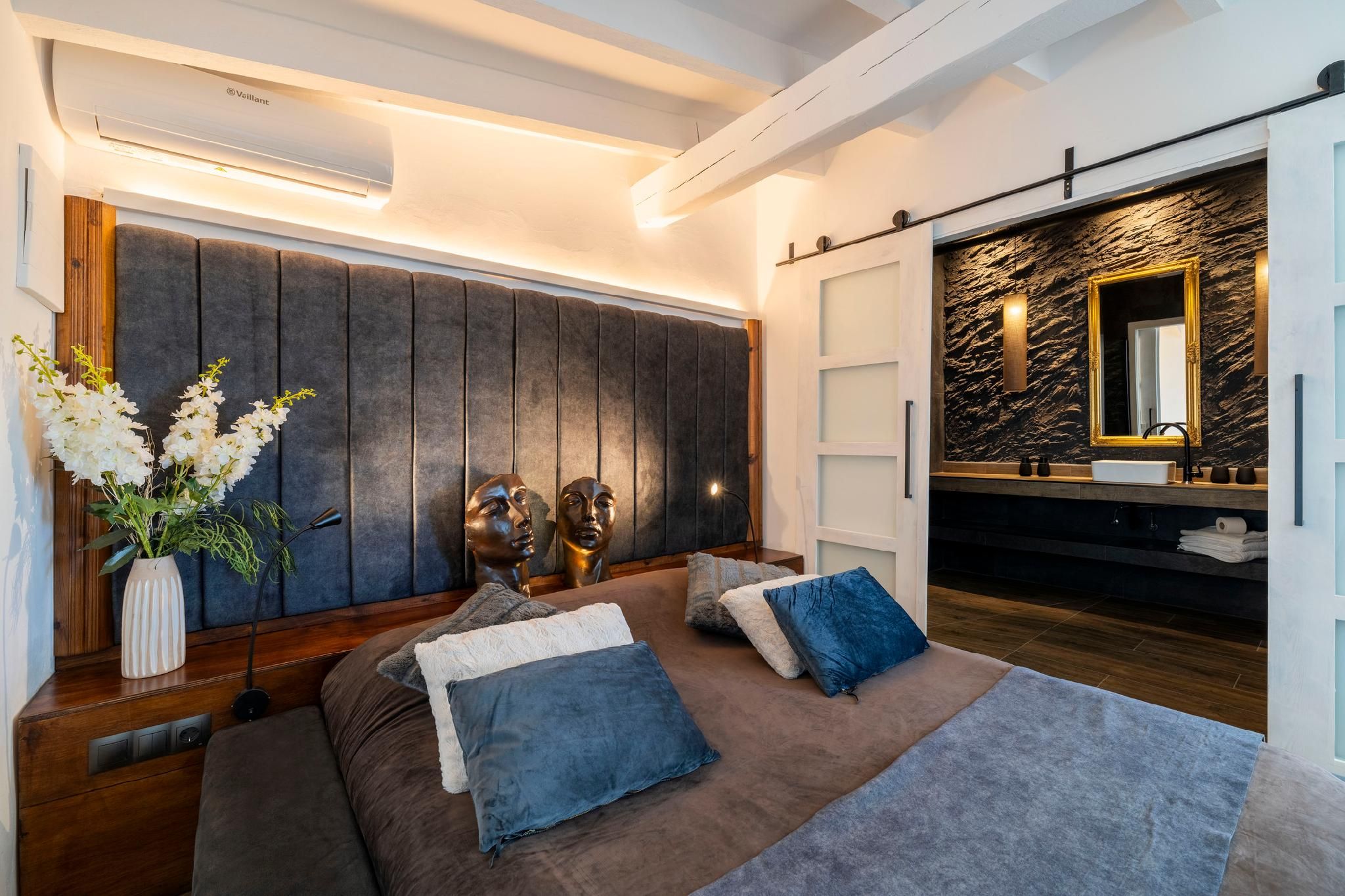 Club King Bed