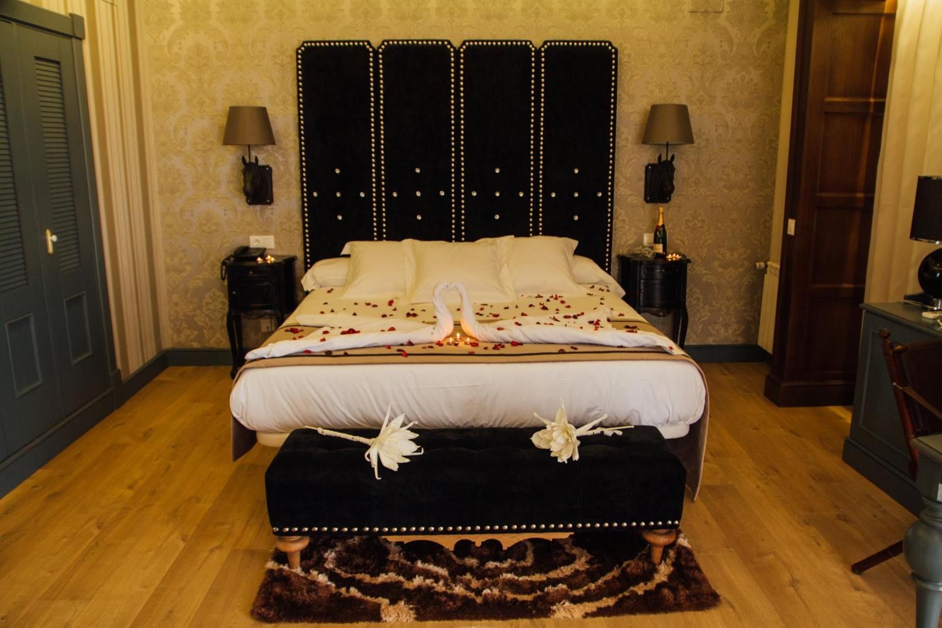 Queen Suite with Spa Bath