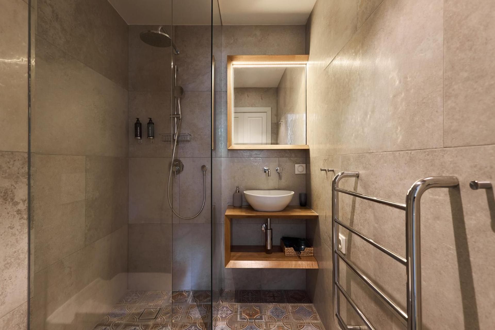 One-Bedroom Deluxe Apartment
