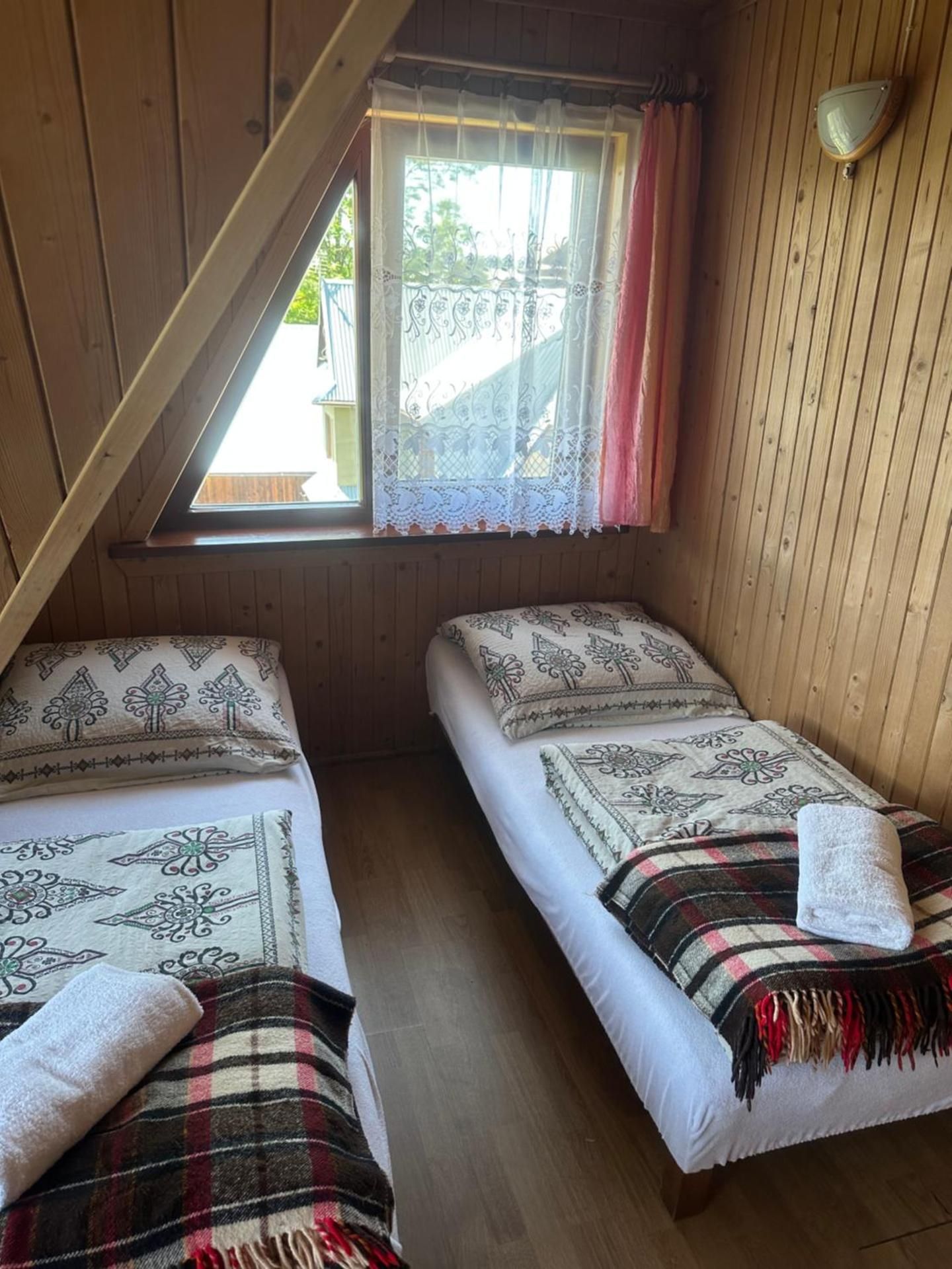 Standard Twin Room with Mountain View