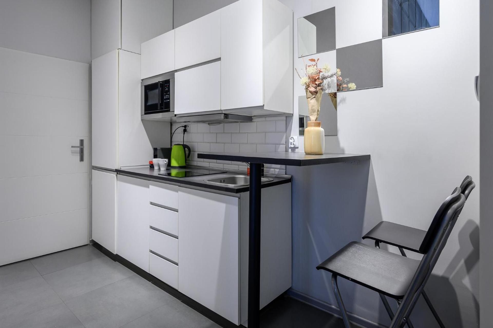 Studio (1-3 Adults)