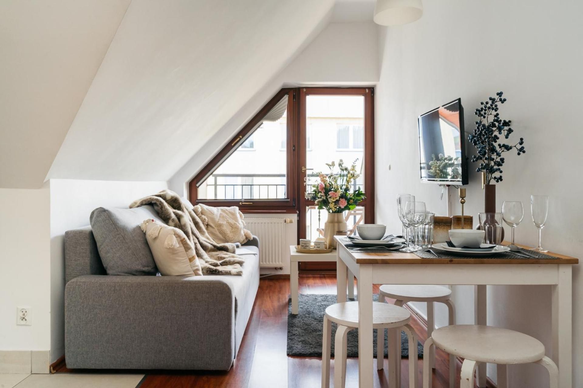 Apartment with Mountain View