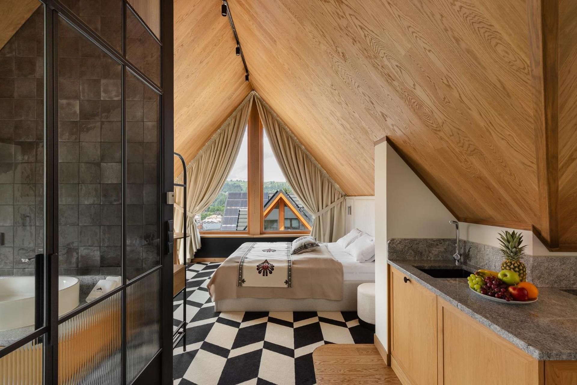 DELUXE APARTMENT