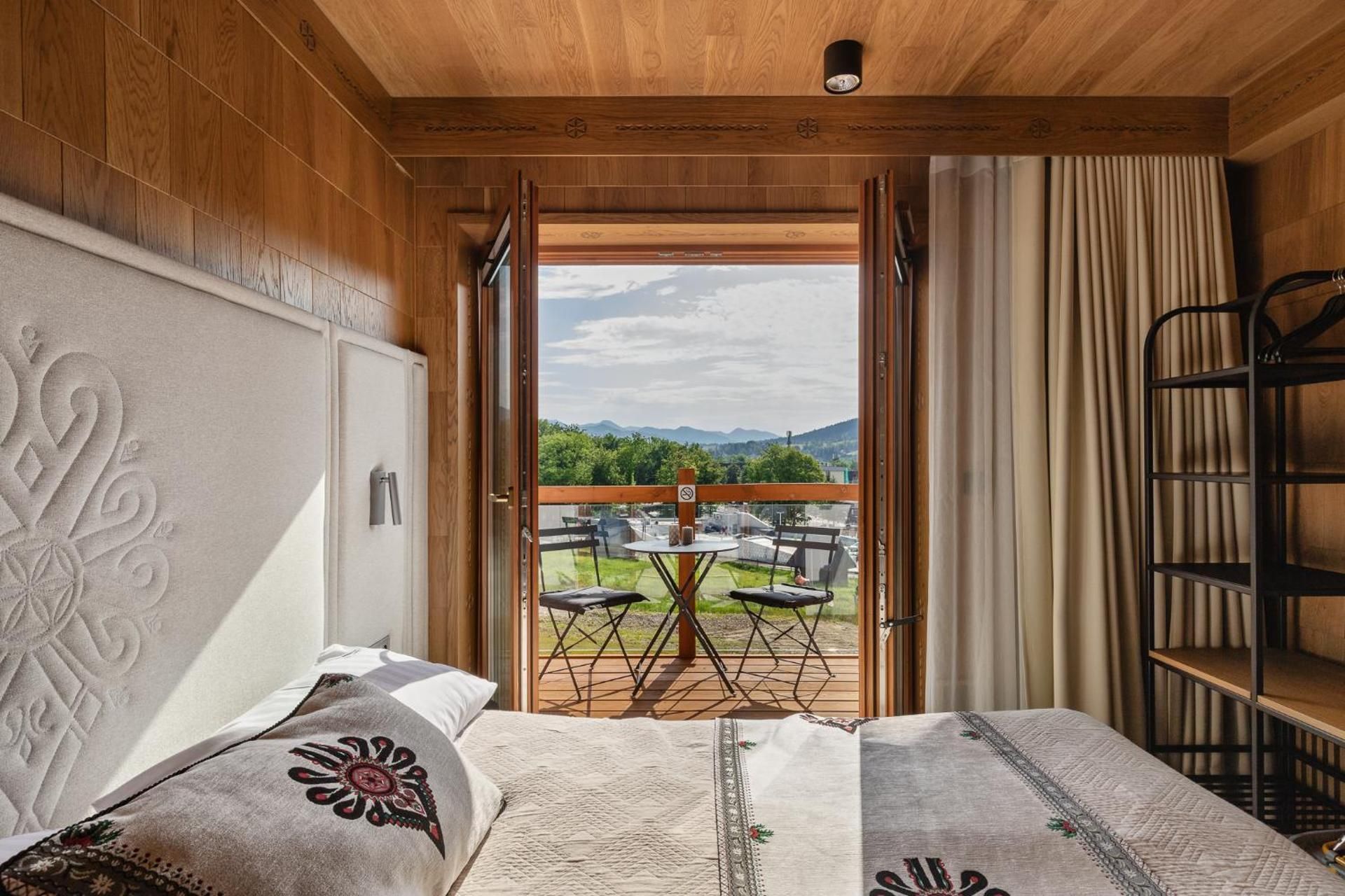 One-Bedroom Apartment with Balcony and Mountain View  