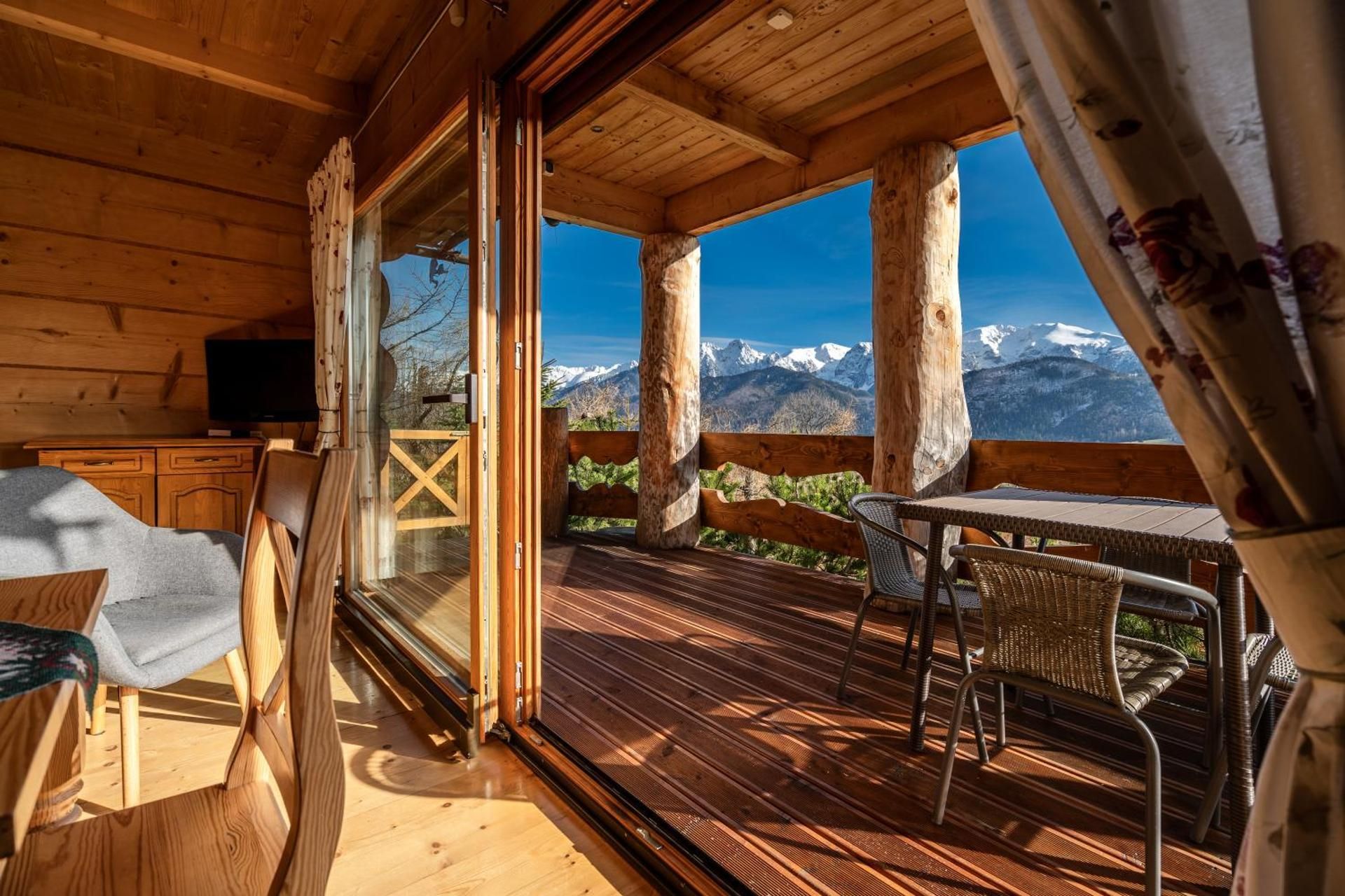 Panoramic One-Bedroom Apartment with Balcony, Fireplace and Mountain view