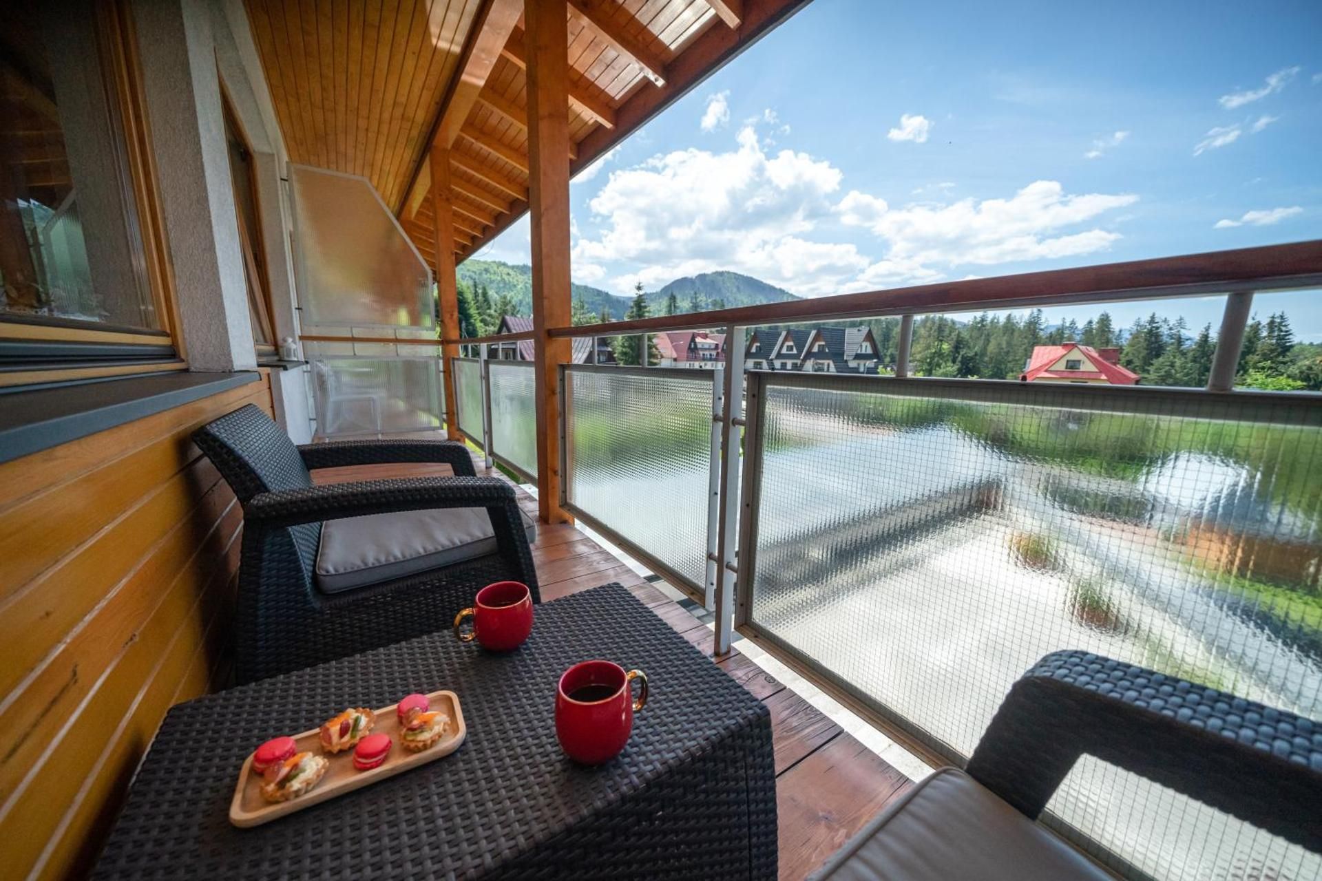One-Bedroom Apartment with View
