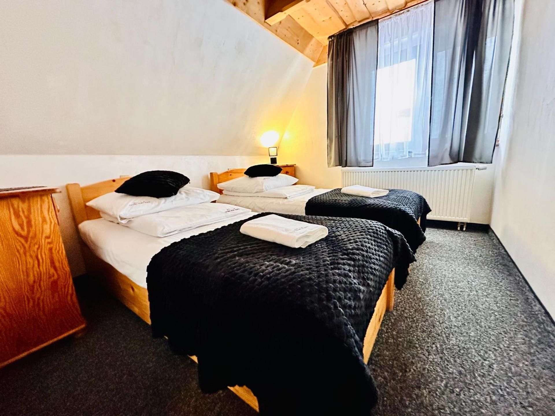 Quintuple Room