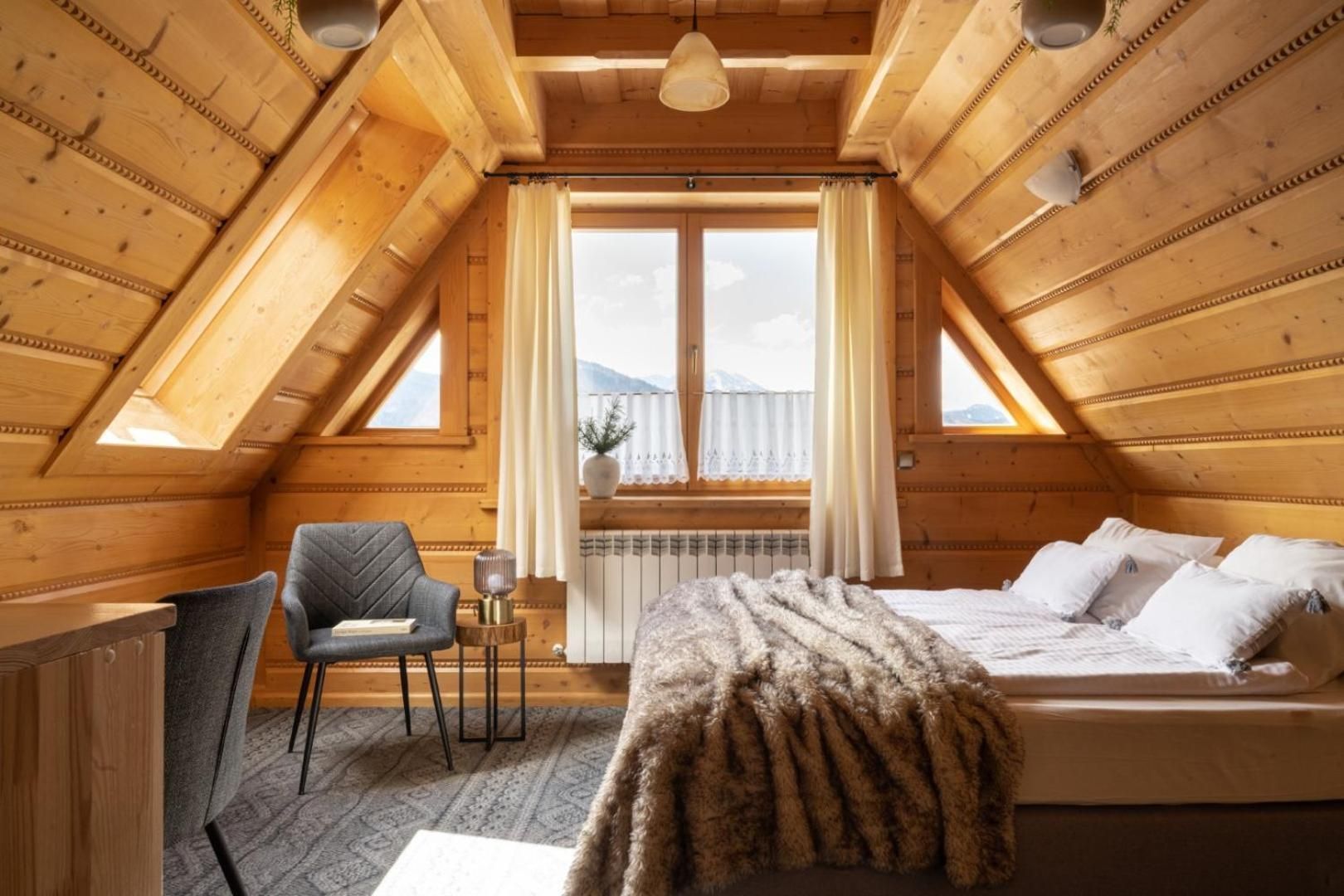 Double or Twin Room with Mountain View