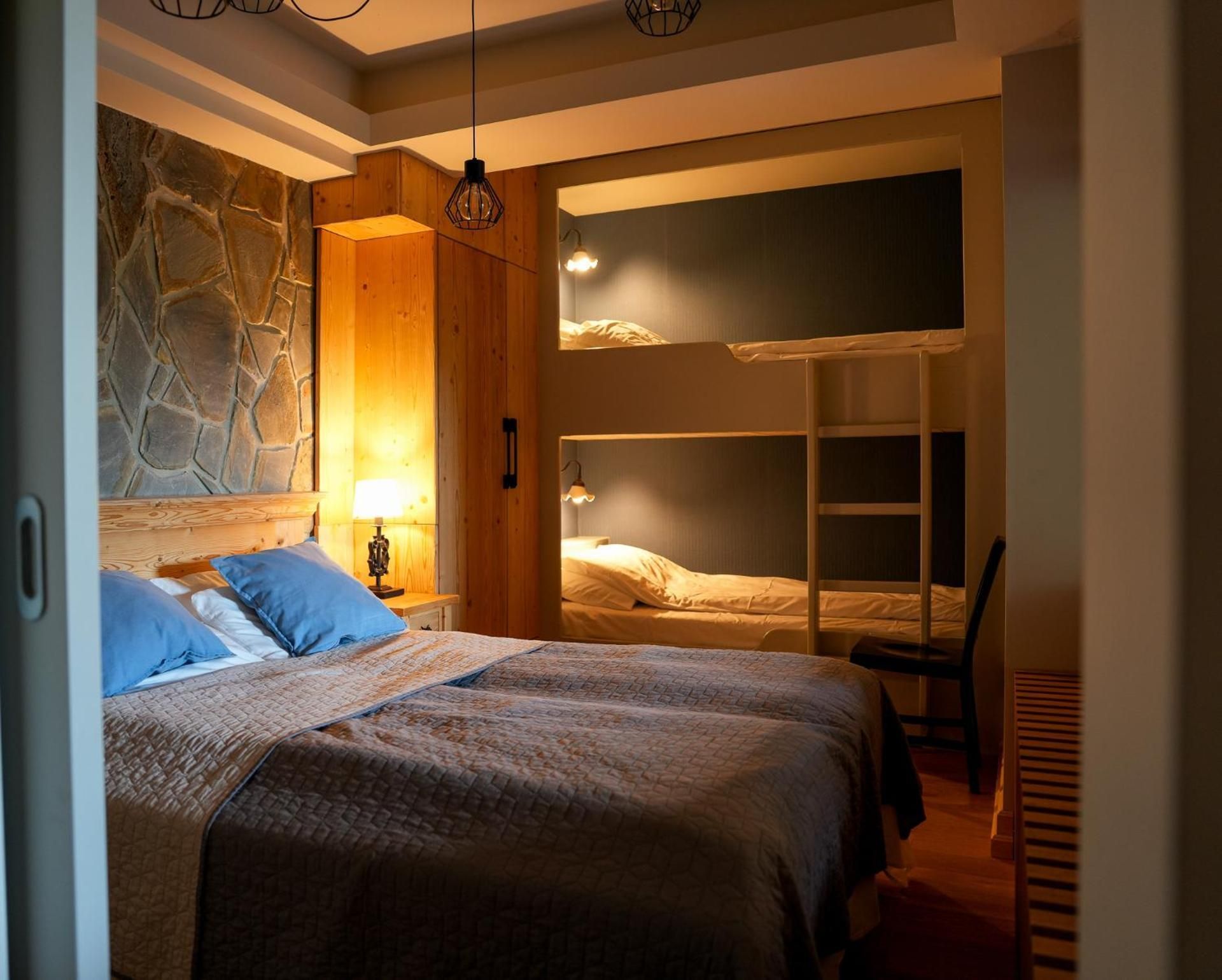 Deluxe Family Suite