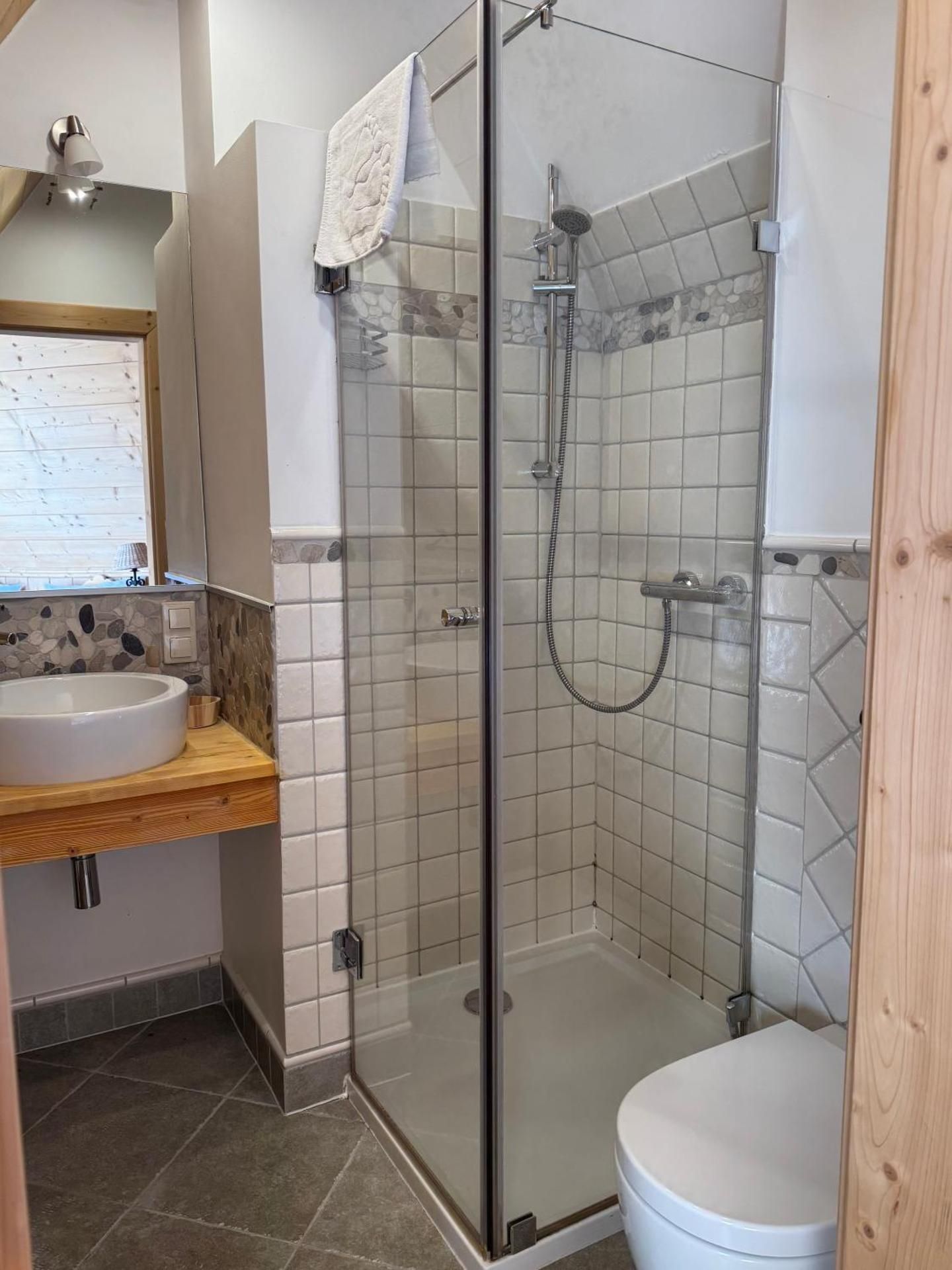 Two-Level Apartment (4 Adults)