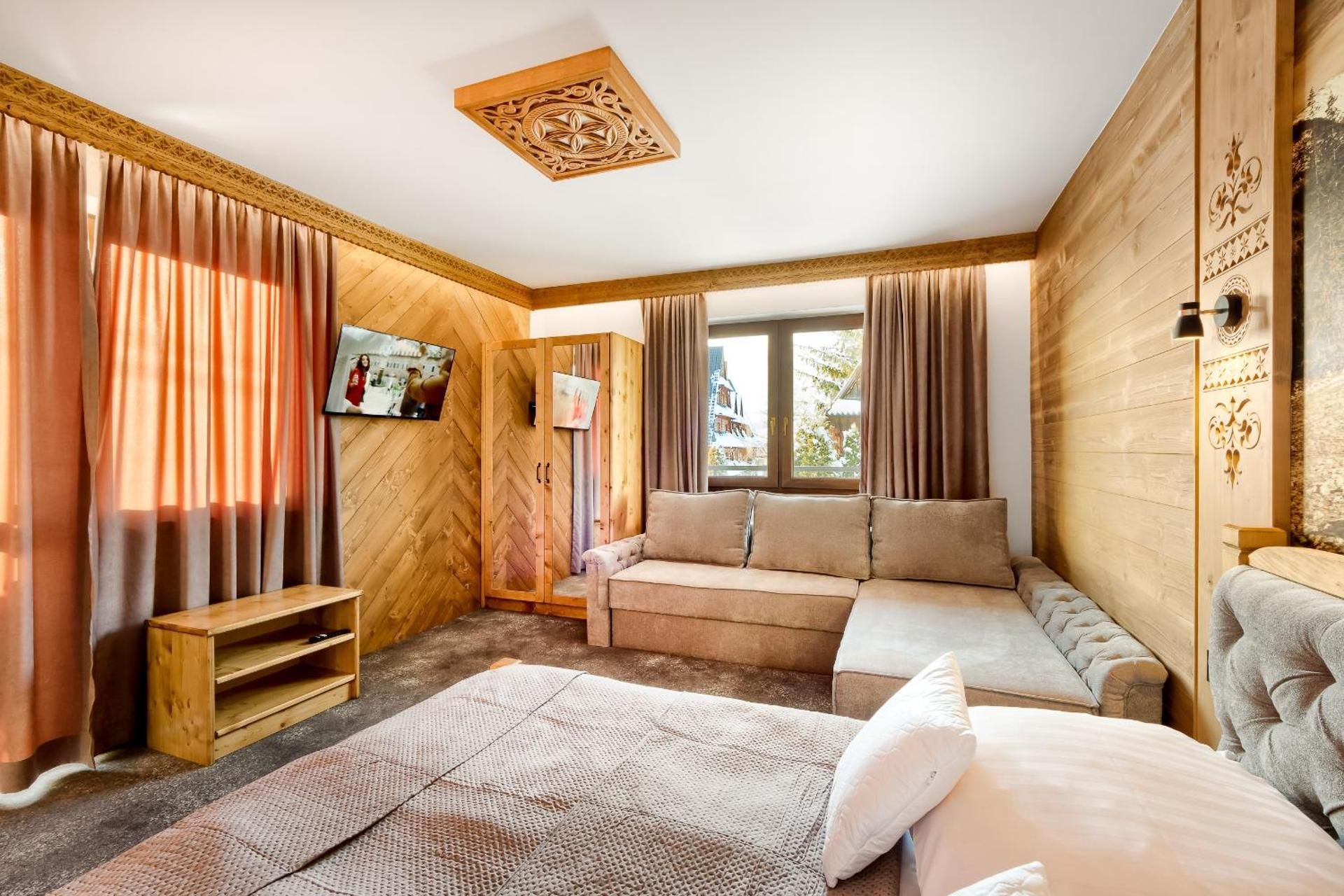 One-Bedroom Apartment with Balcony and Mountain View