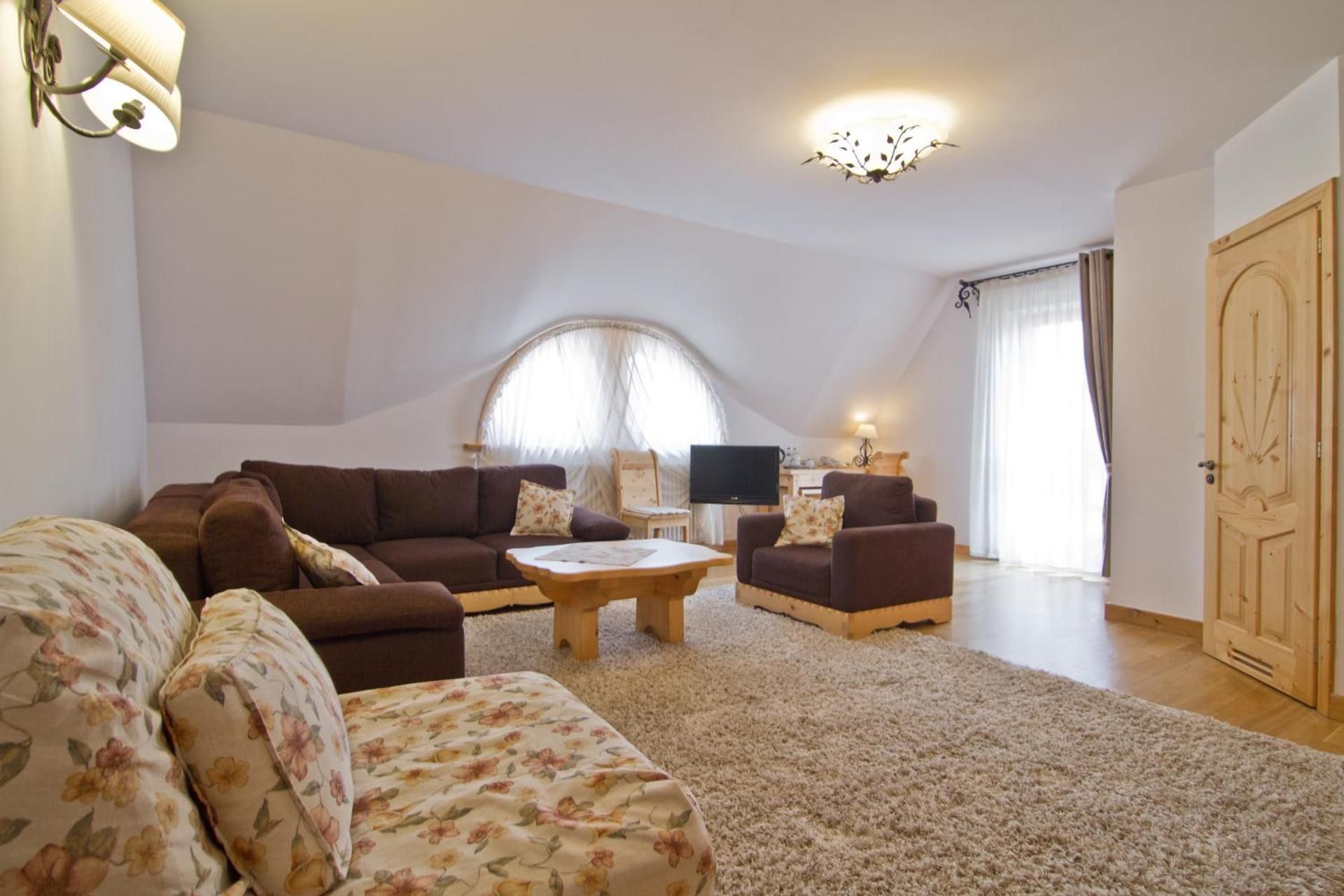 Family Room (2 Adults + 2 Children)