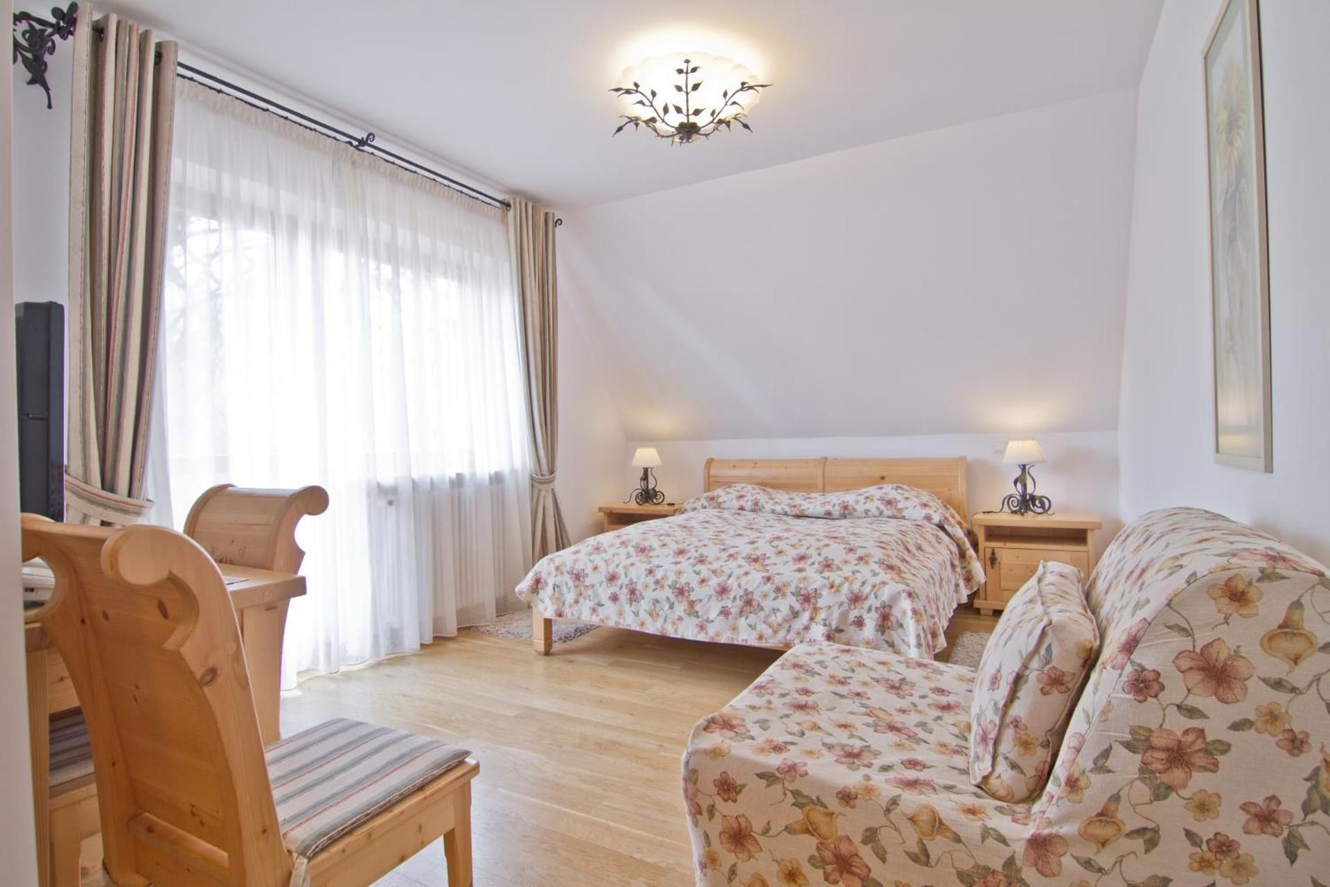 Family Room (2 Adults + 1 Child)