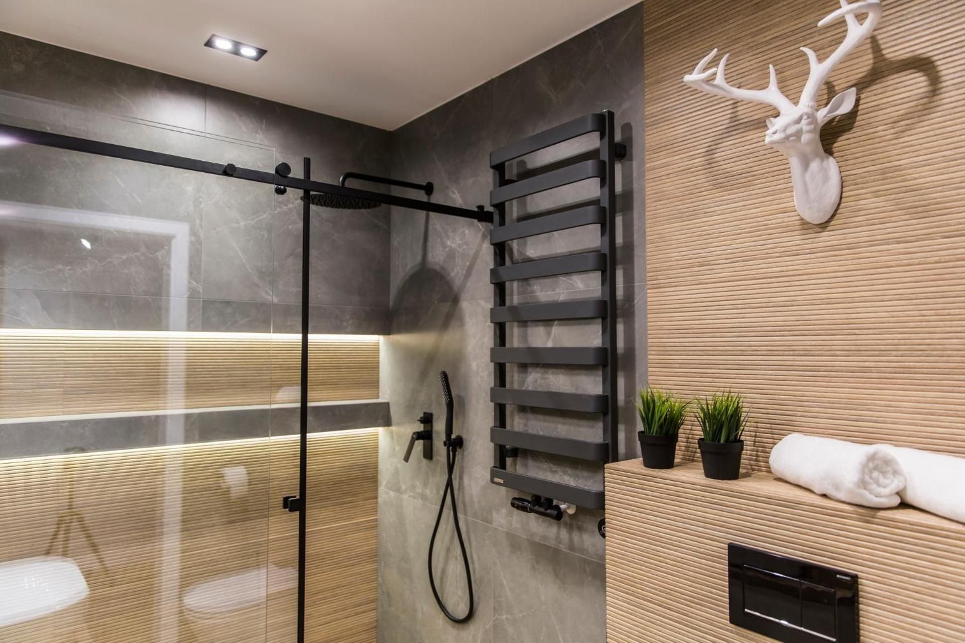 Two-Bedroom Apartment Royal Center SPA