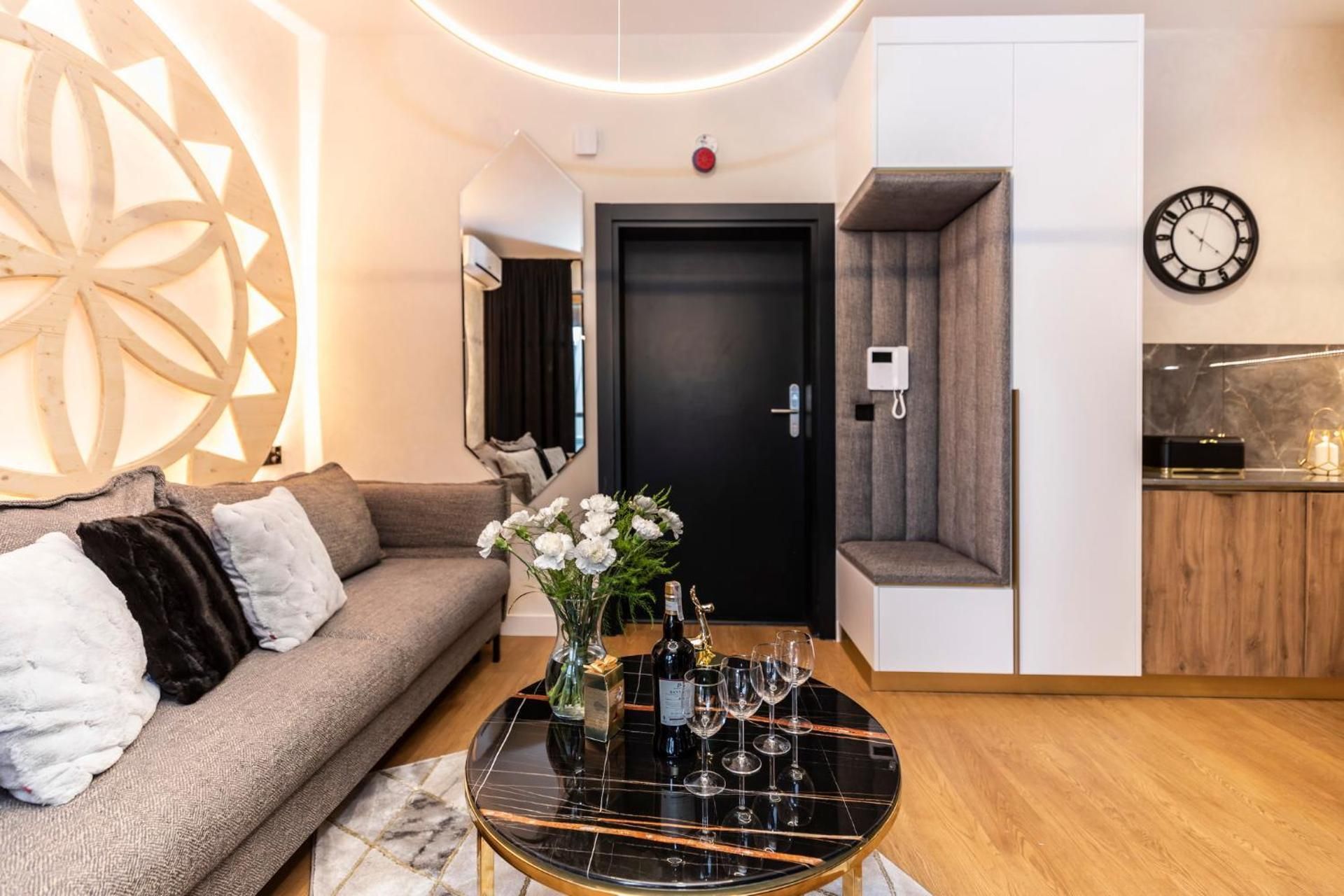 One-Bedroom Apartment Golden Gray