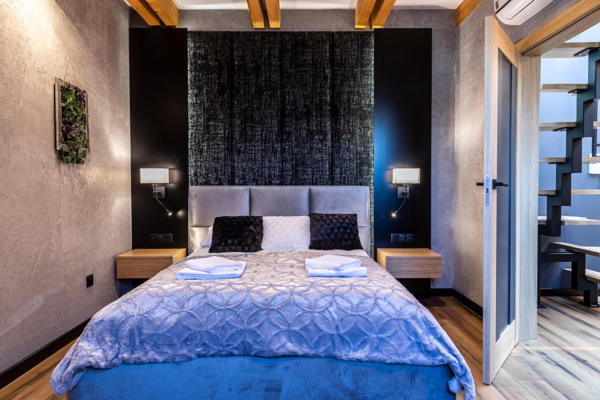 Onyx House