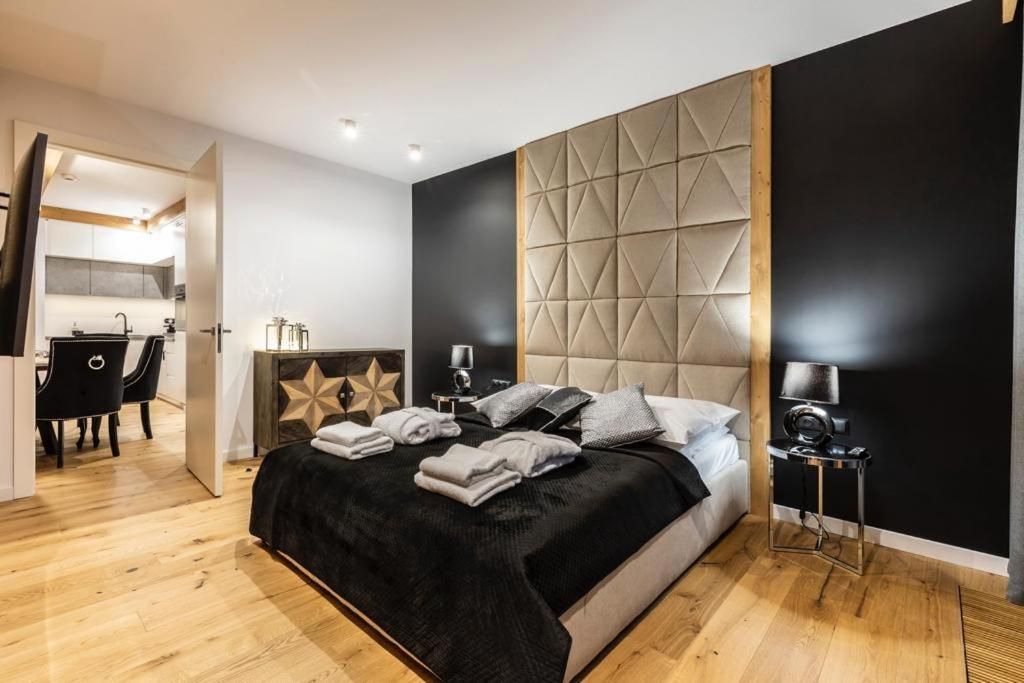 Two-Bedroom Apartment with Mountain View