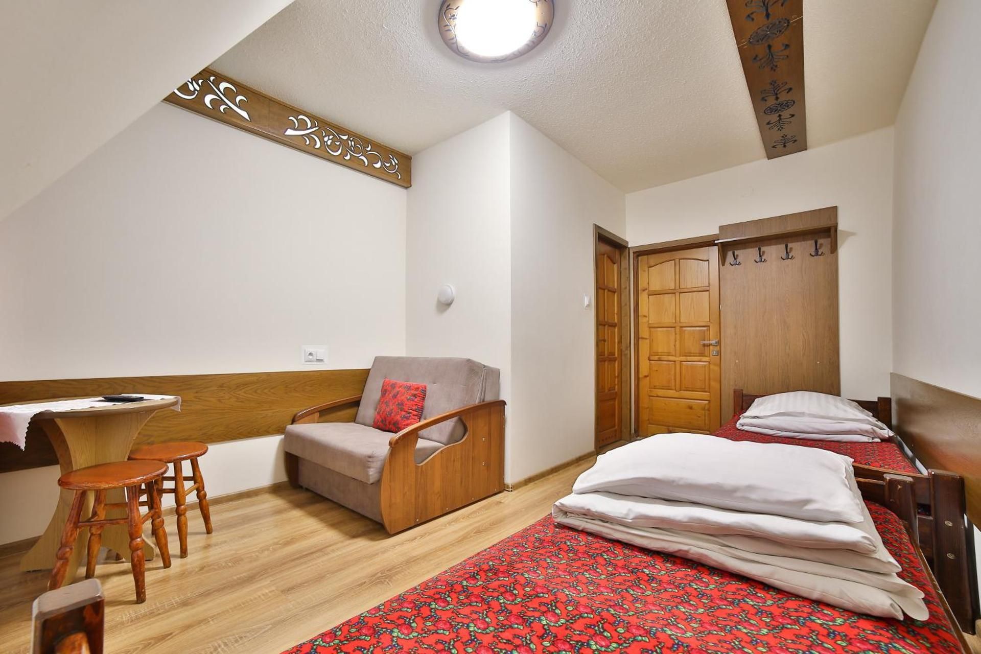 Standard Twin Room with Mountain View