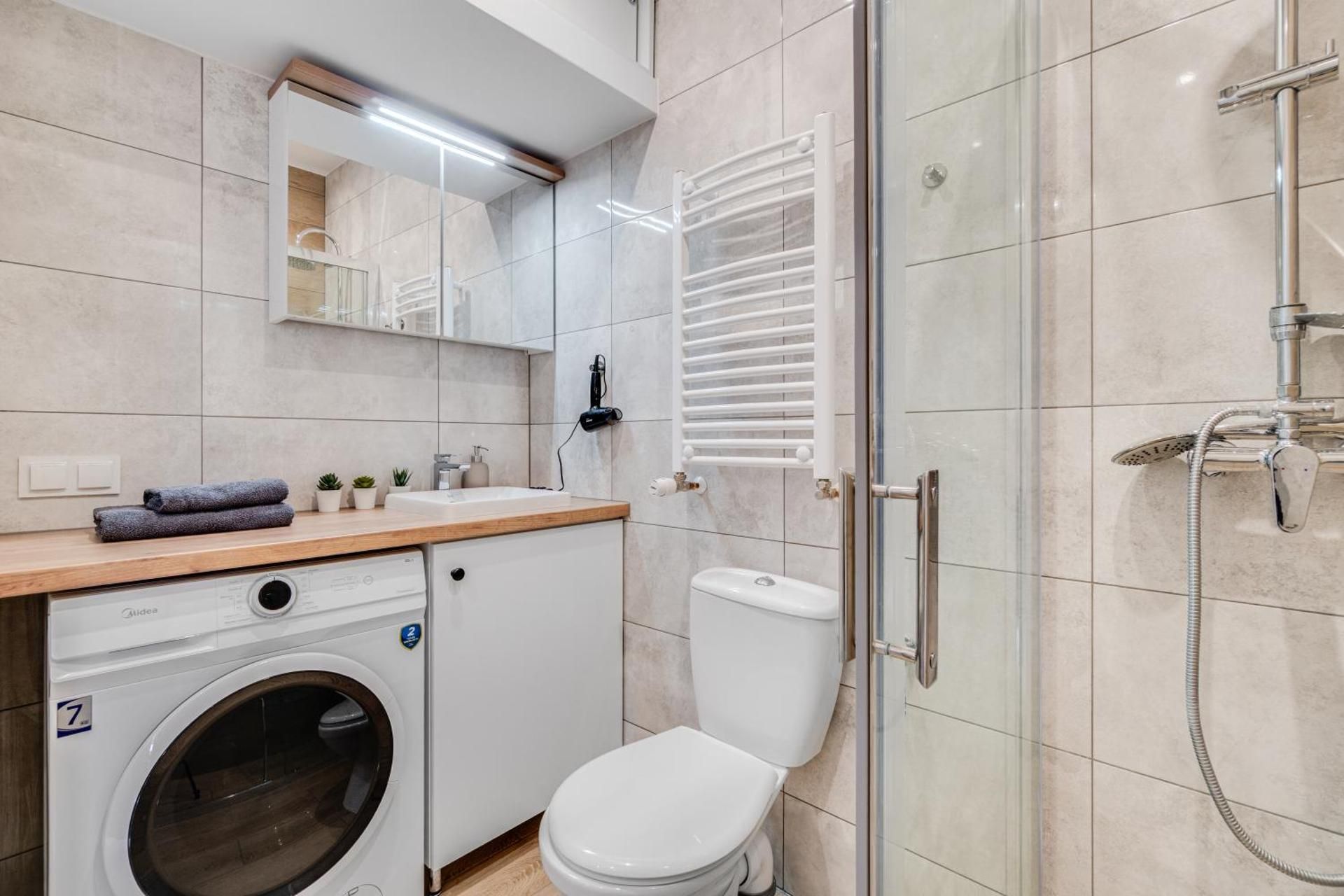 One-Bedroom Apartment with City View