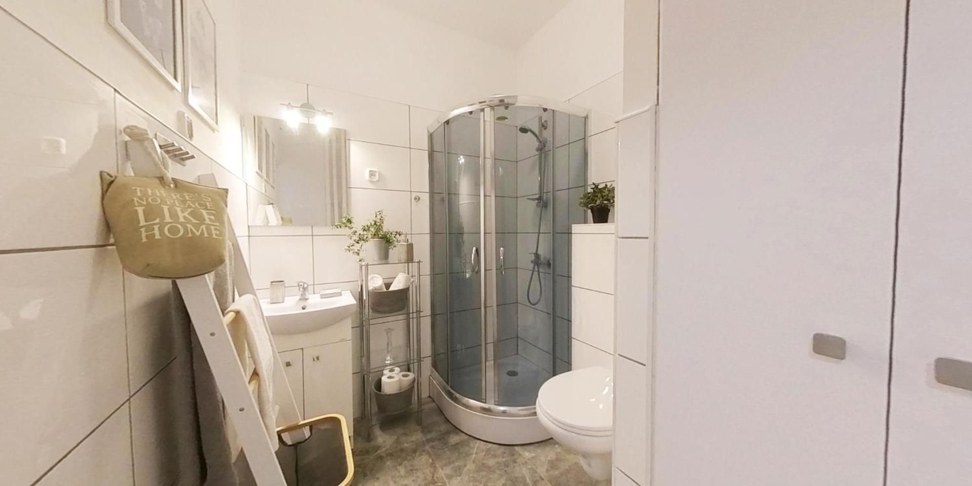 Standard Twin Room with Shared Bathroom