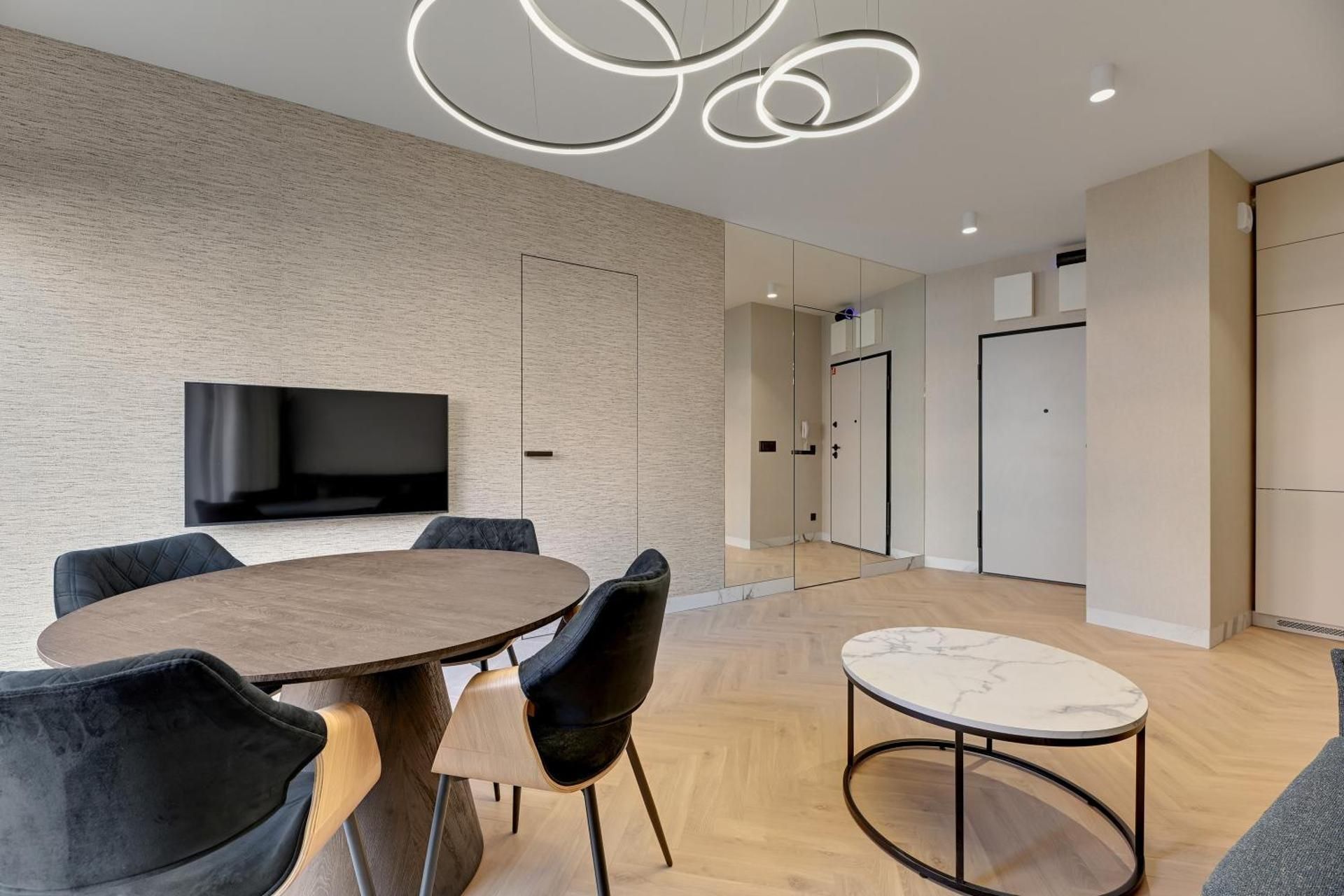 Deluxe One-Bedroom Apartment