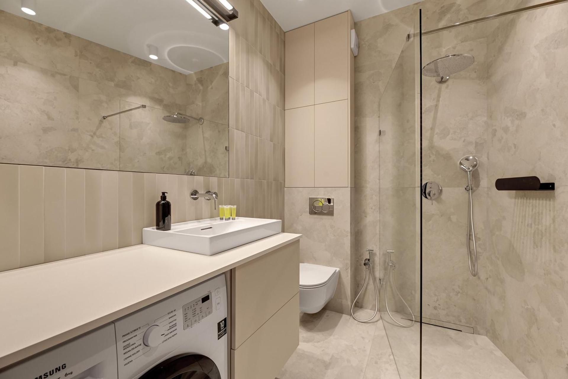Deluxe One-Bedroom Apartment